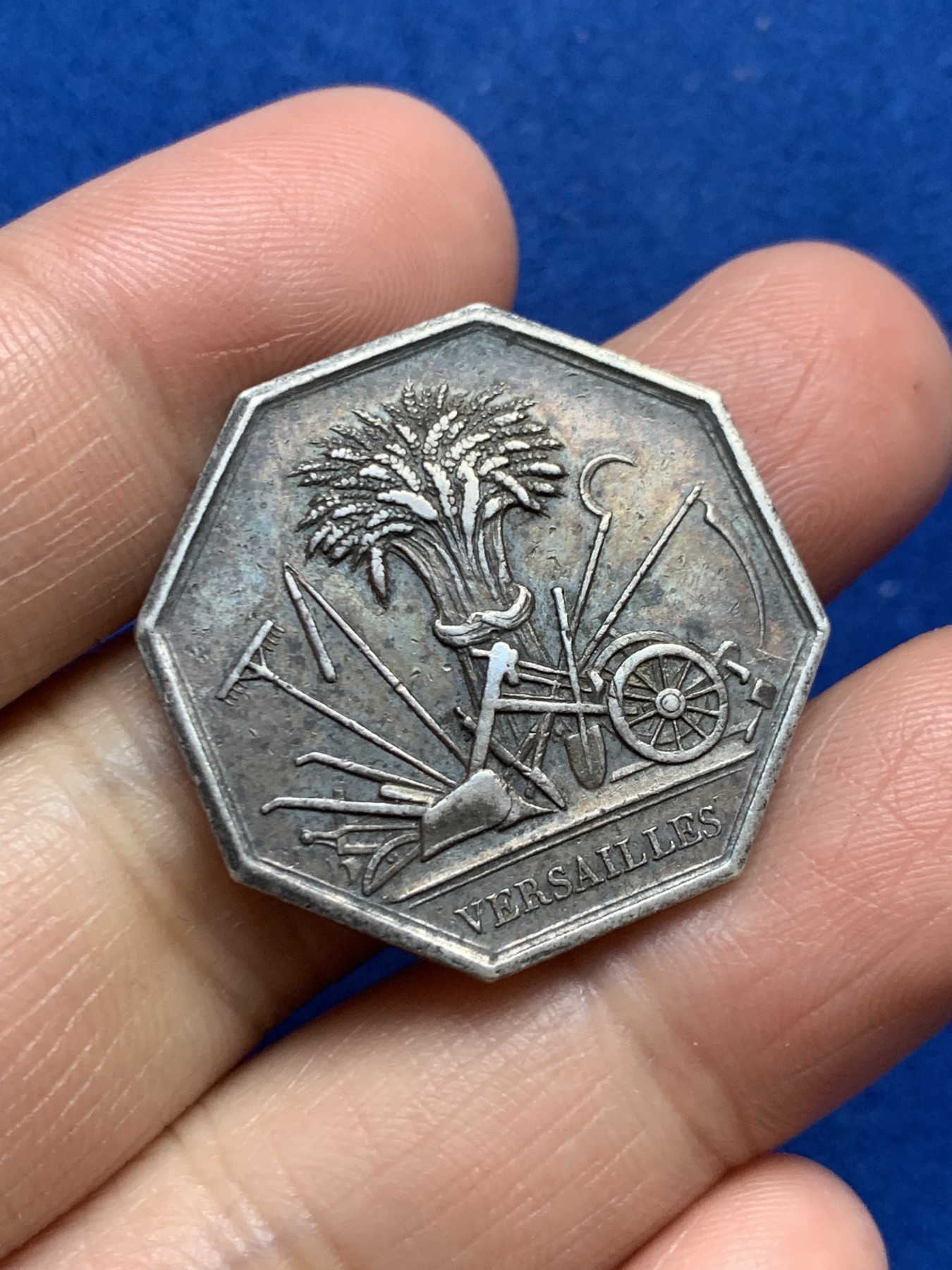 《竞宝斋》第246场-周日，周一 ，周二3场连拍 (全场包邮) 法国1845-1860农业部银质八角代币 10.7克 29mm 手指边铭 银标 早期品种