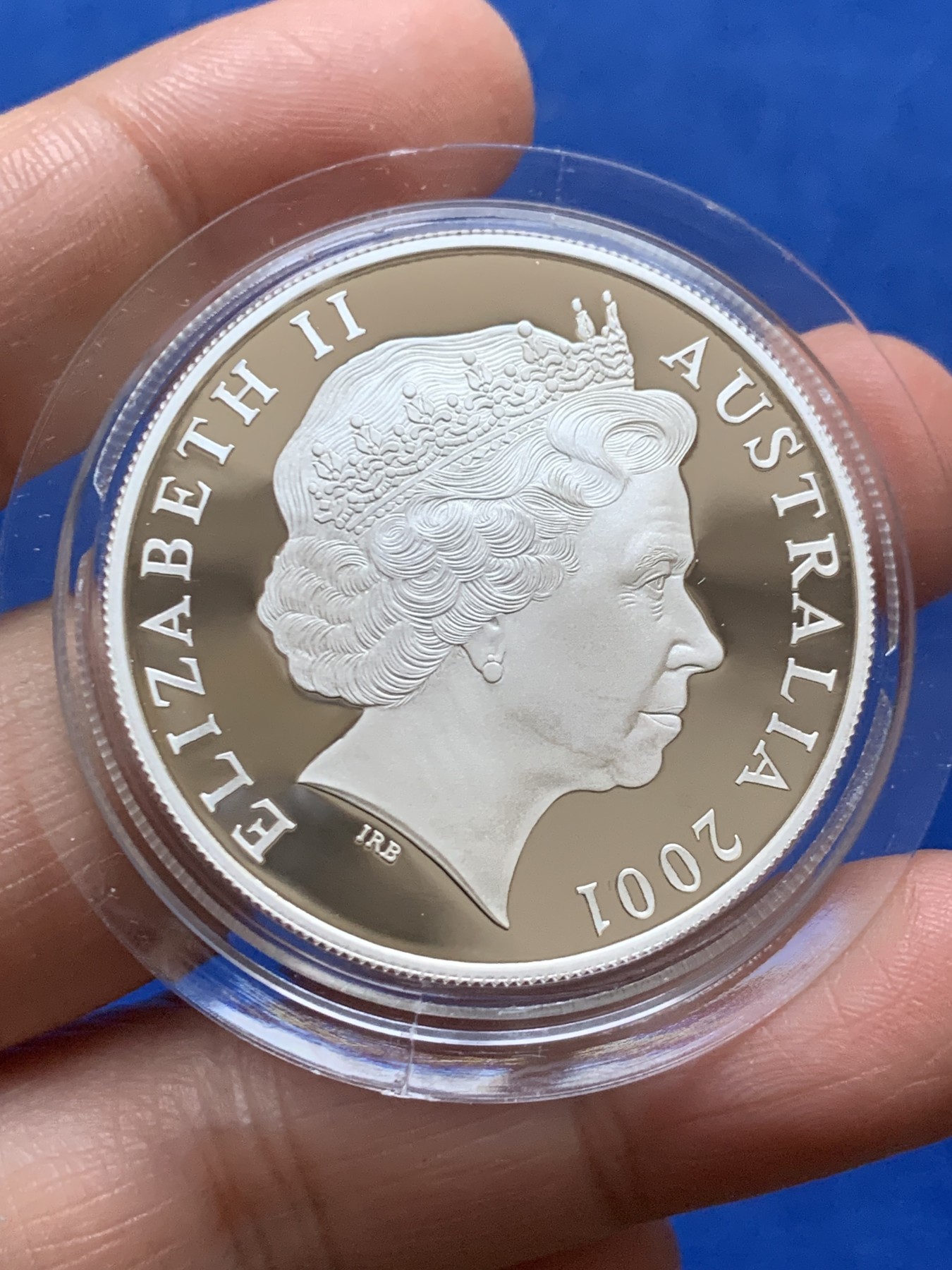 《竞宝斋》第246场-周日，周一 ，周二3场连拍 (全场包邮) 澳大利亚2001年1元 袋鼠精制1盎司银币 31.1克 999银 盒证全