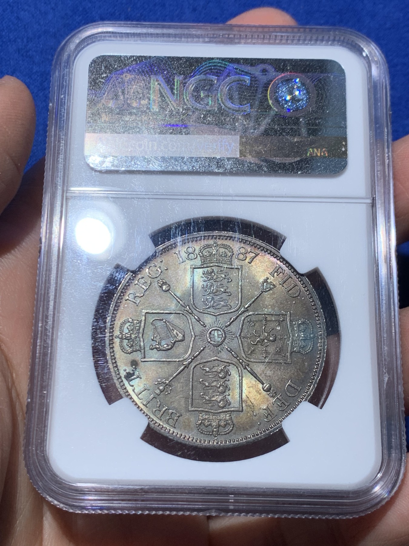 《竞宝斋》第246场-周日，周一 ，周二3场连拍 (全场包邮) NGC MS62 英国1887维多利亚女王高冠双弗洛林 阿拉伯数字1版 五彩包浆