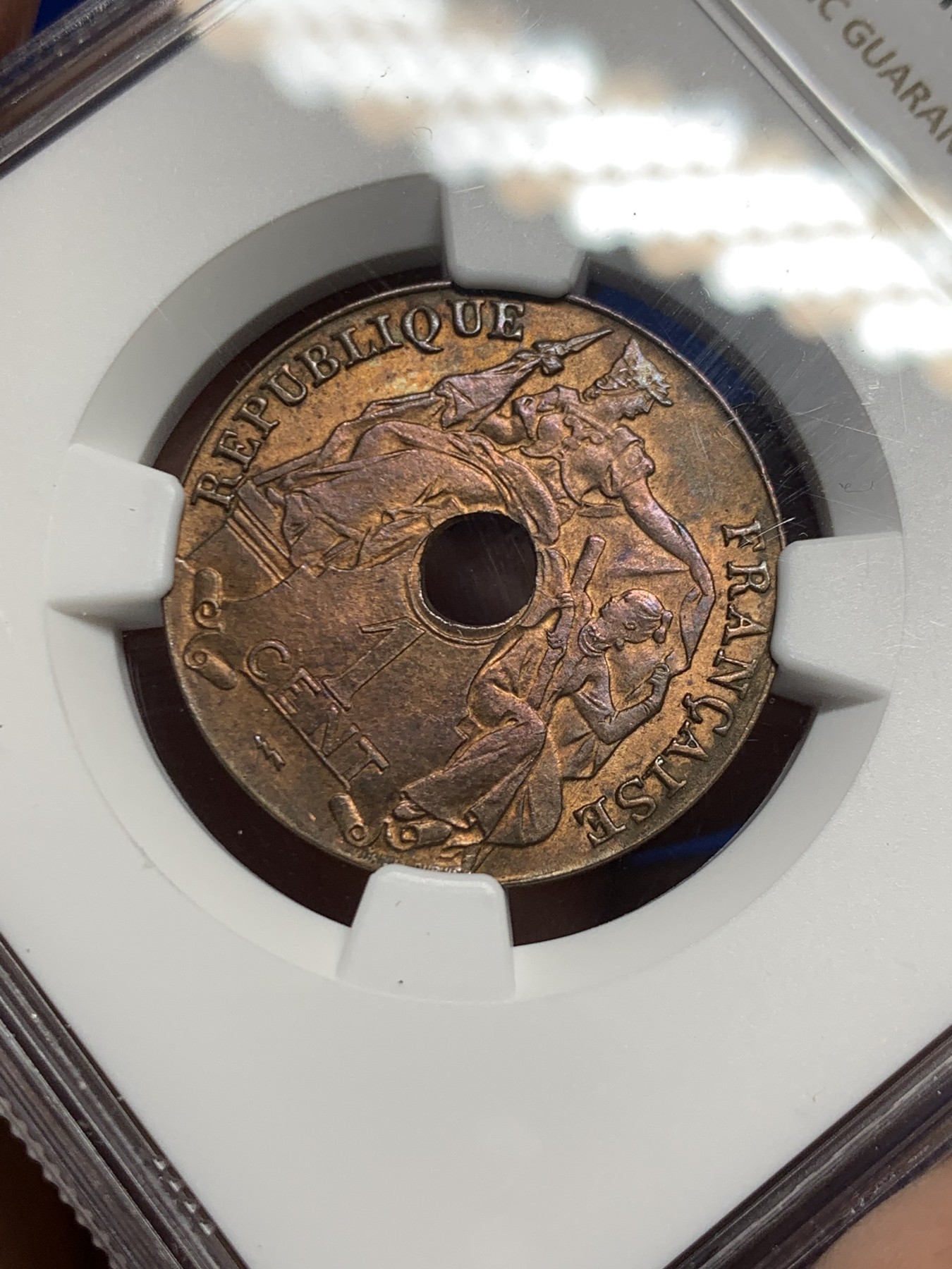 《竞宝斋》第246场-周日，周一 ，周二3场连拍 (全场包邮) NGC MS64RB 法属印支1923年百分之一 中孔铜币 THUNDERBOLT版