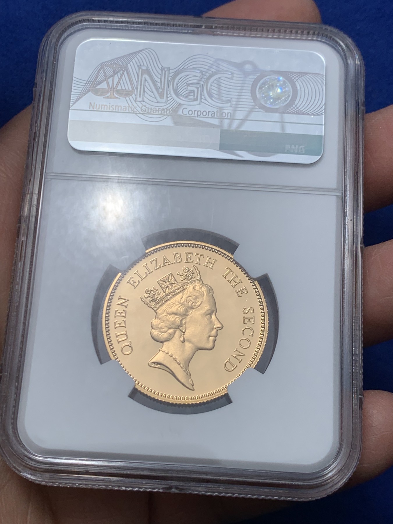 《竞宝斋》第246场-周日，周一 ，周二3场连拍 (全场包邮) NGC-PF69UC 中国 香港1986年 女王访港1000元金币 原盒原证书 15.97克 917金 港英盾徽 金价持续走高一片大好