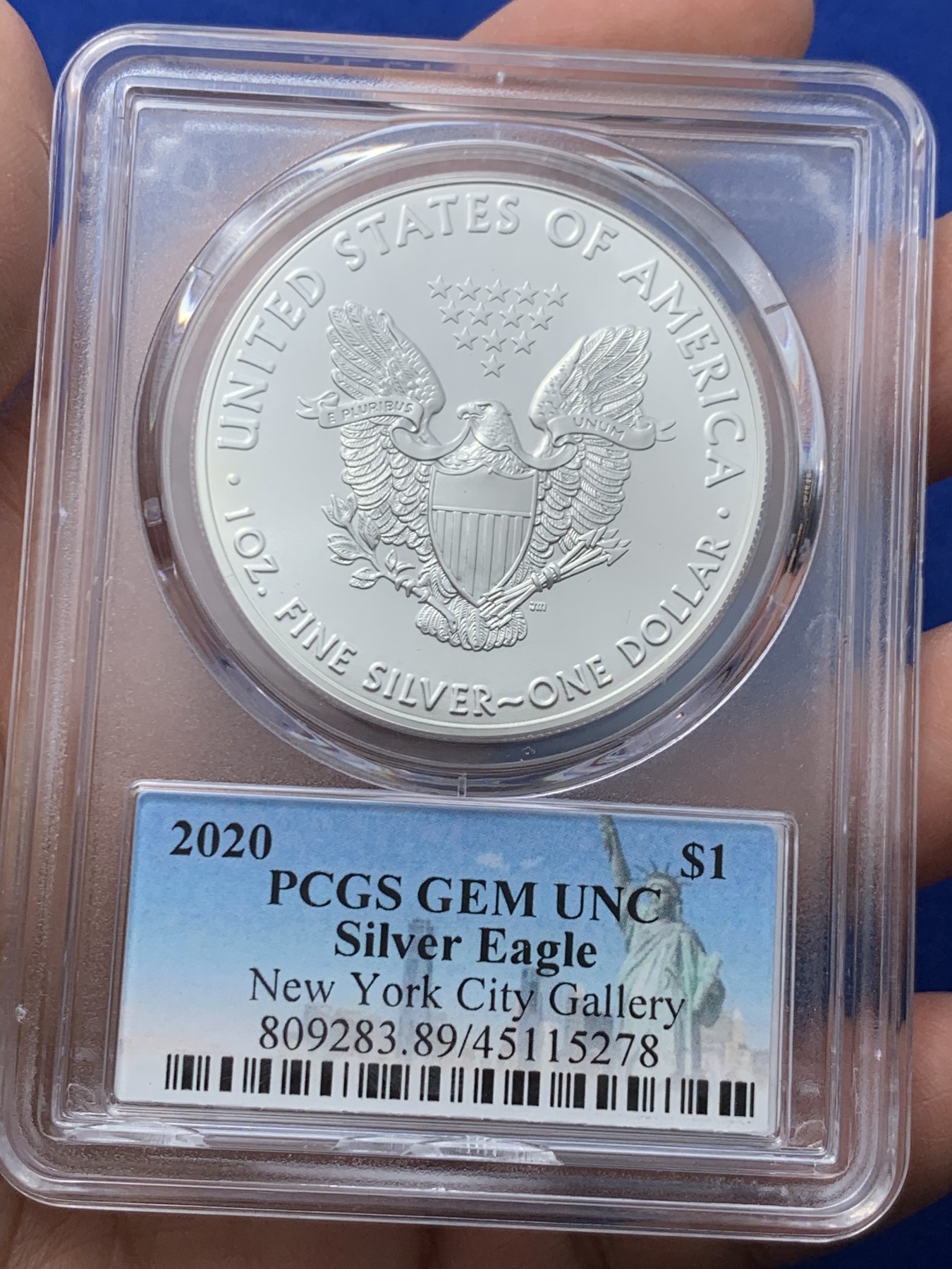 《竞宝斋》第246场-周日，周一 ，周二3场连拍 (全场包邮) 3枚一组 PCGS GEM UNC 美国自由女神银币，纪念标，盒子边缘有小磕（两枚），细节见图