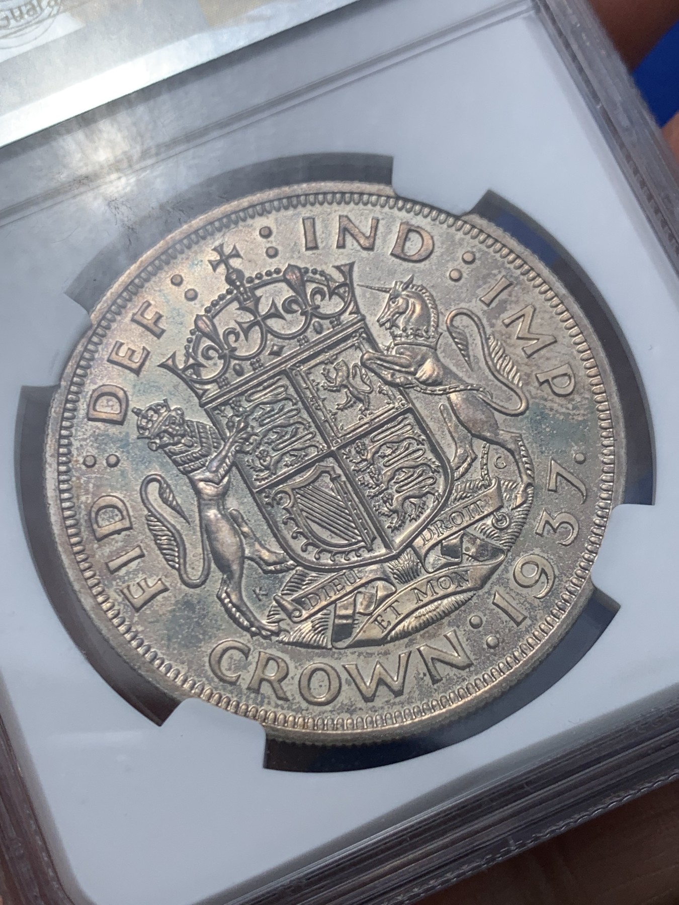 《竞宝斋》第246场-周日，周一 ，周二3场连拍 (全场包邮) NGC-PF64 英国1937年乔治六世登基1克朗精制银币，直径38.7mm，重28.2g，发行量2.6万枚。打制精美。