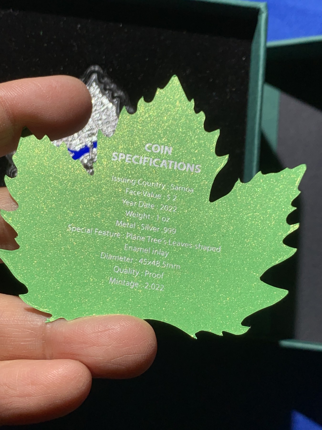 《竞宝斋》第246场-周日，周一 ，周二3场连拍 (全场包邮) 萨摩亚 2022年 国际都市系列 上海 镶嵌树脂枫叶形精制银币 铸造工艺细致精美 铸造量较少 盒证齐全 1盎司 999银 31.1克