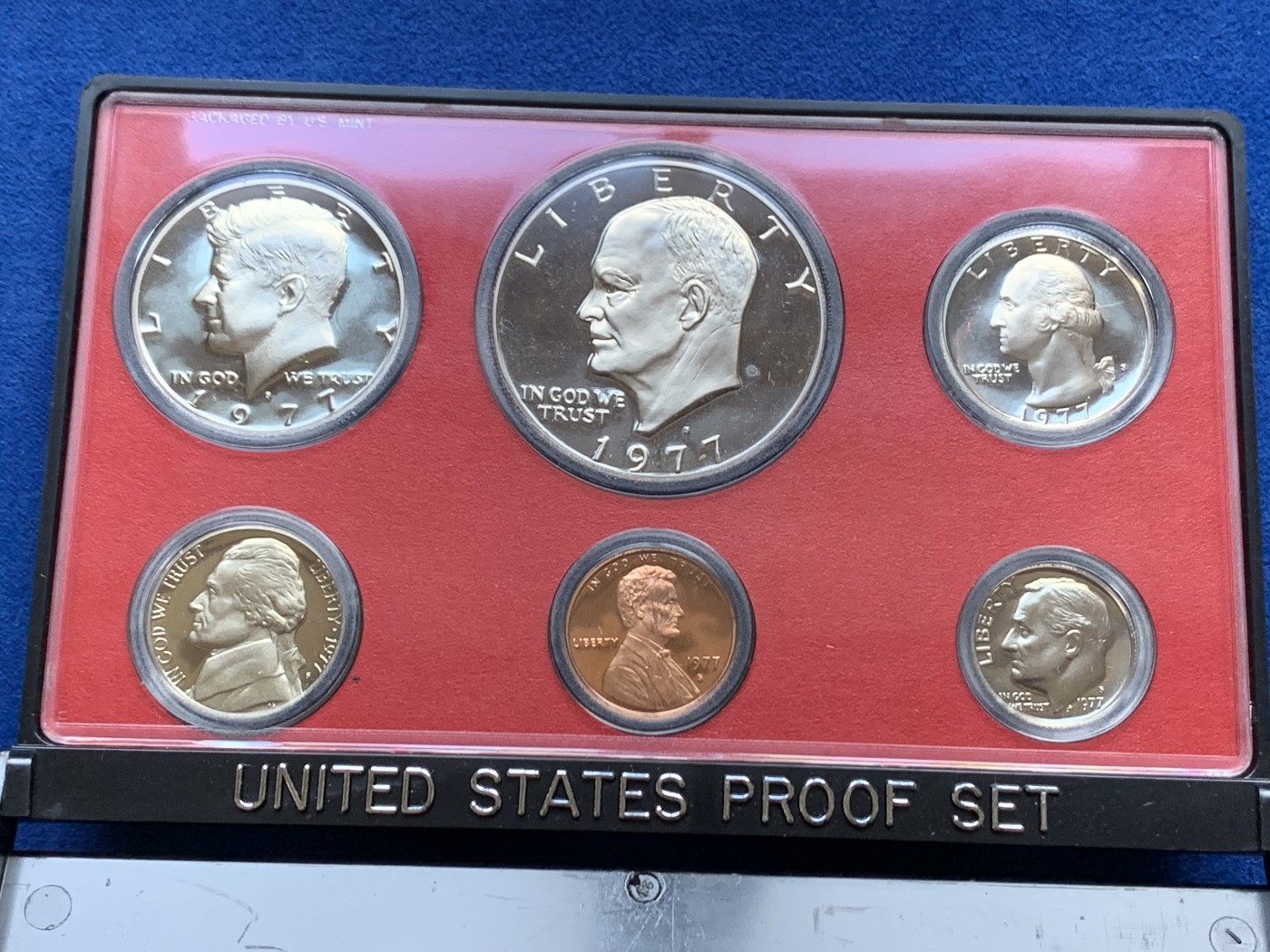 《竞宝斋》第246场-周日，周一 ，周二3场连拍 (全场包邮) 美国1977年精致套币 含精致大艾一元 市场价一百多元