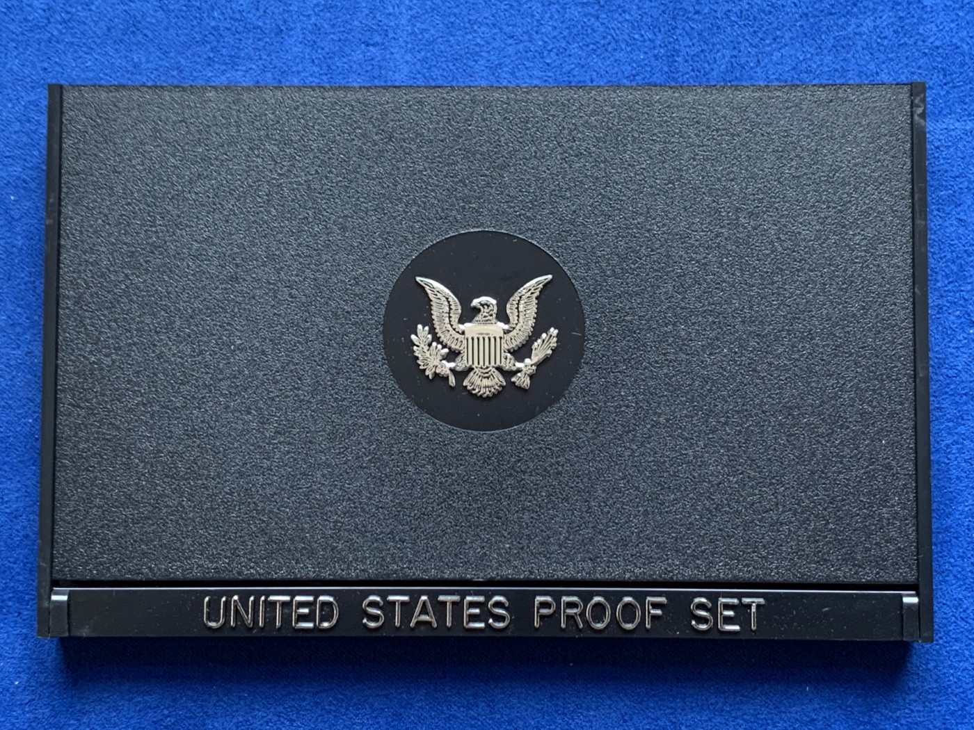 《竞宝斋》第246场-周日，周一 ，周二3场连拍 (全场包邮) 美国1977年精致套币 含精致大艾一元 市场价一百多元