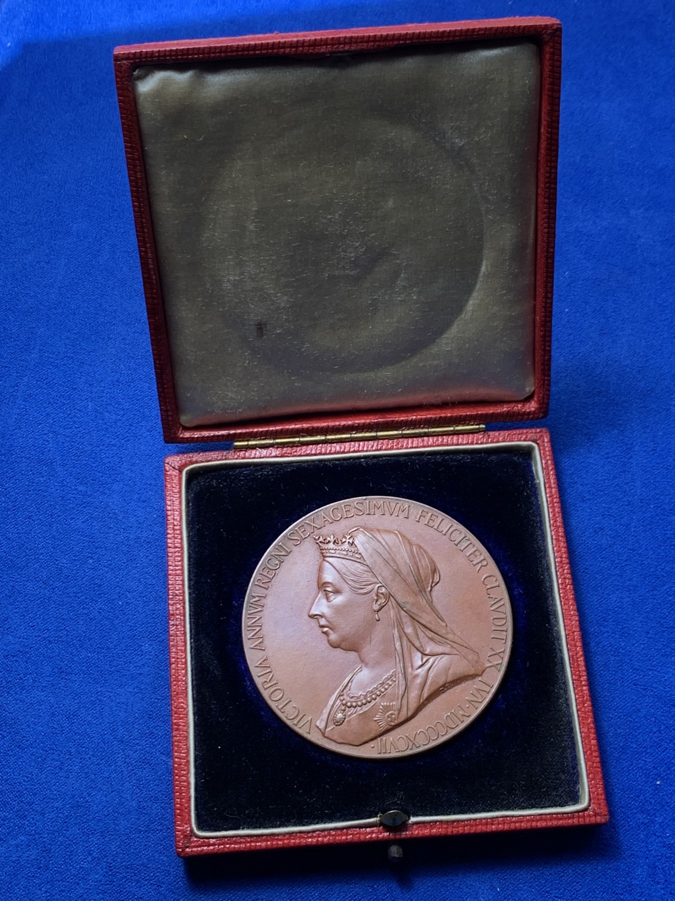 《竞宝斋》第246场-周日，周一 ，周二3场连拍 (全场包邮) 英国1897年维多利亚登基60周年纪年钻石禧年大铜章 好品带原盒 细节见图