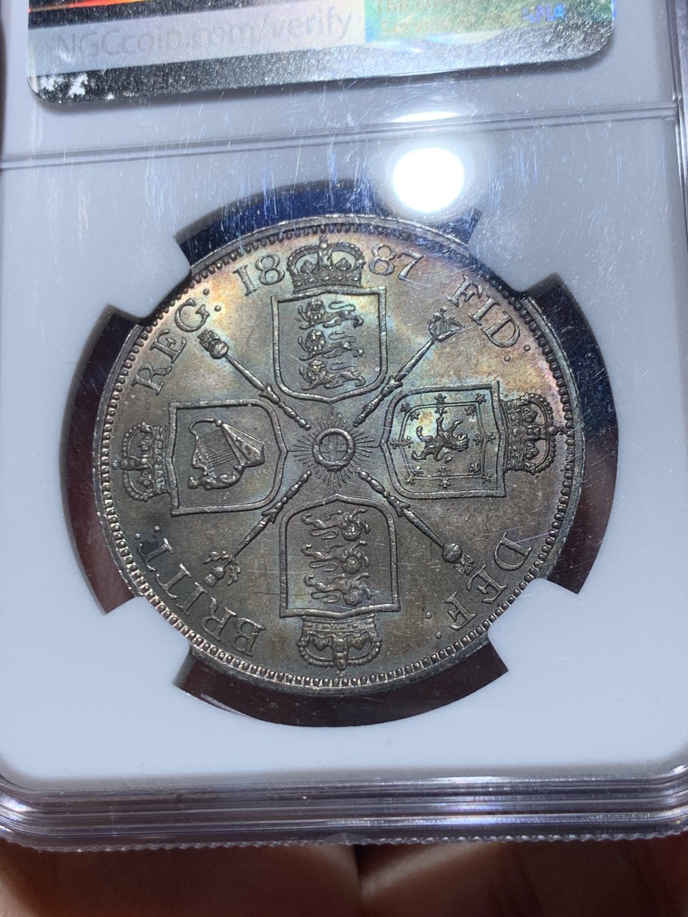 《竞宝斋》第246场-周日，周一 ，周二3场连拍 (全场包邮) NGC MS62 英国1887维多利亚女王高冠双弗洛林 阿拉伯数字1版 五彩包浆