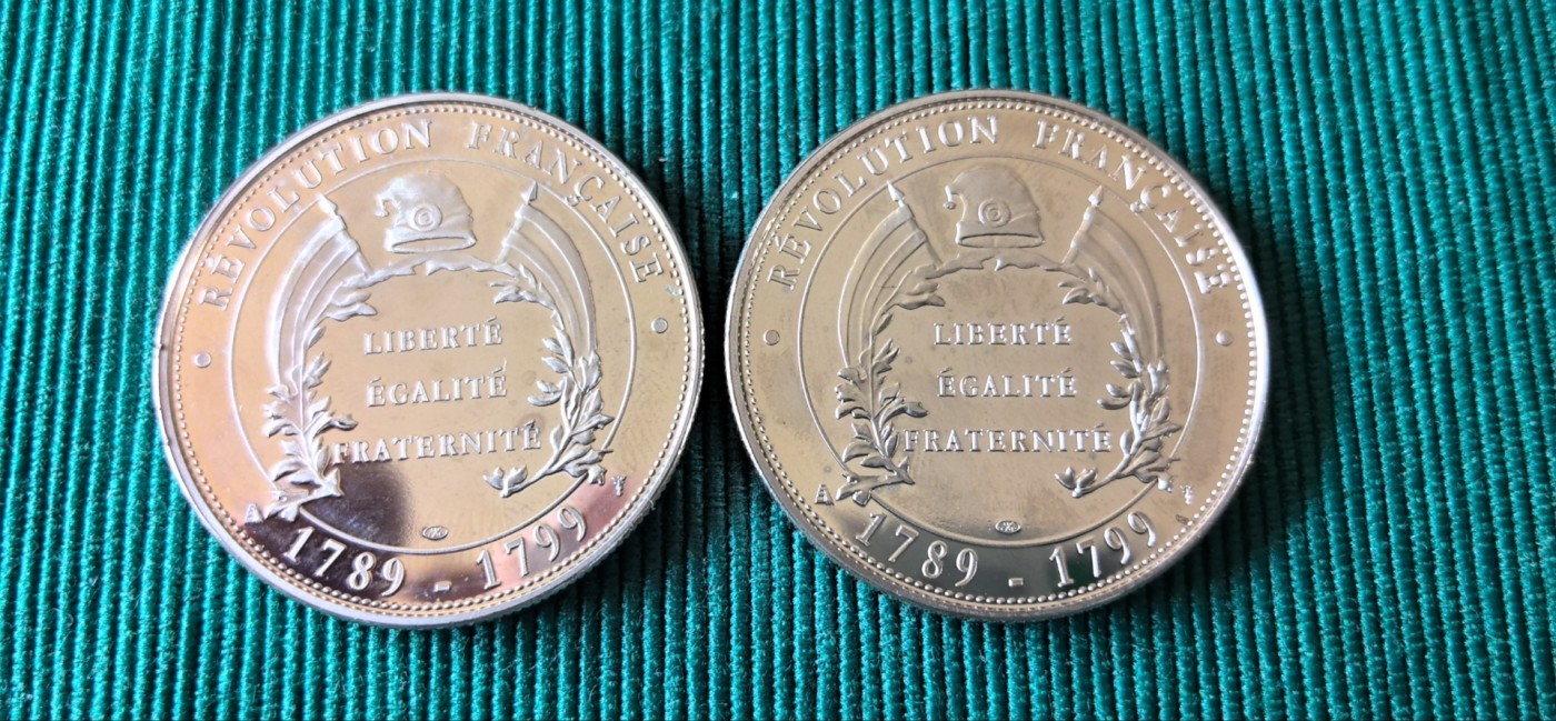 外国币章第二十一期（龙年首期） 法国铜章x2，直径4cm