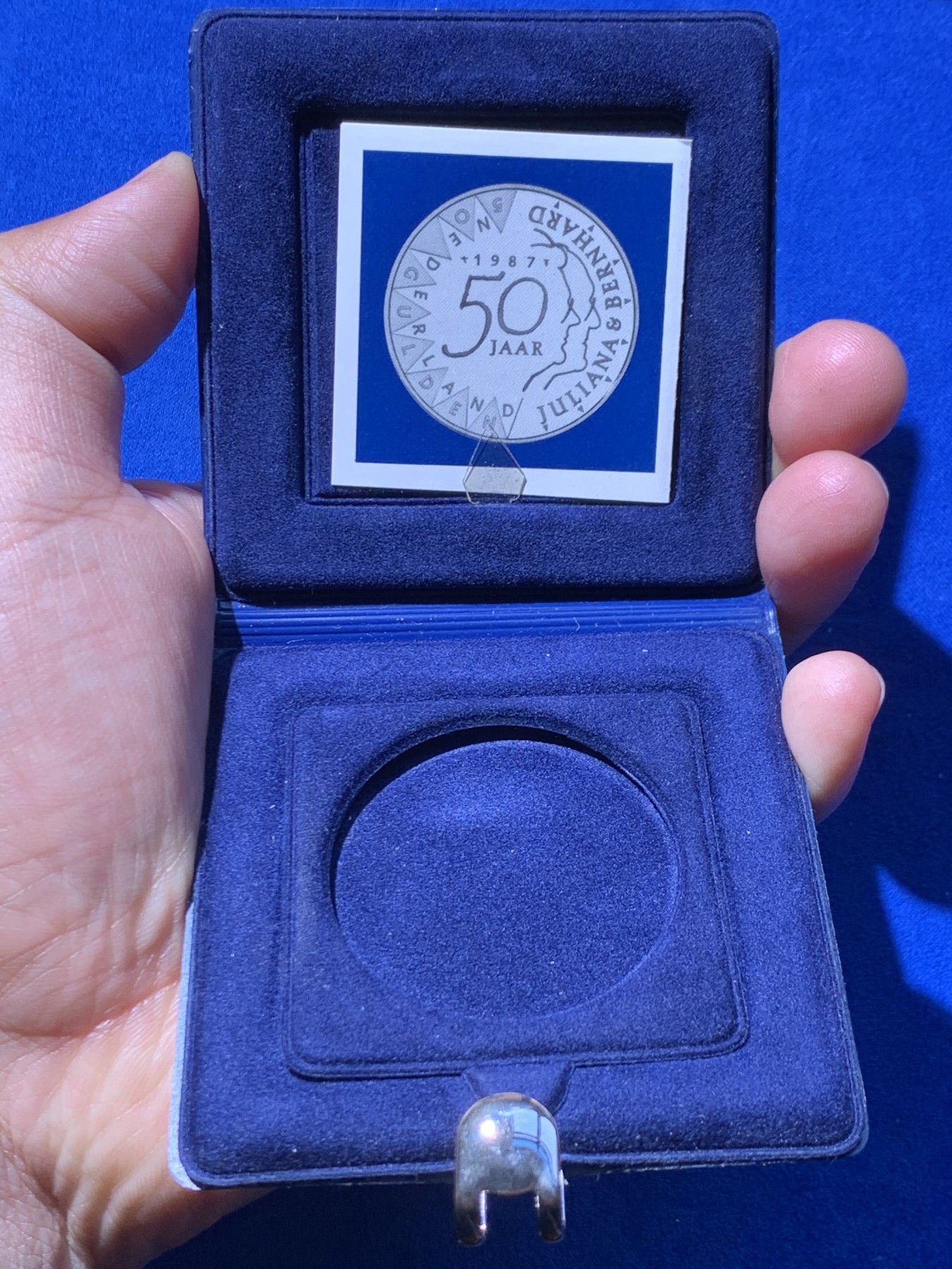 《竞宝斋》第246场-周日，周一 ，周二3场连拍 (全场包邮) NGC PF69UC 冠军分 荷兰1987贝亚特丽克丝女王50周岁精致纪念银币 盒证齐全 35周年标