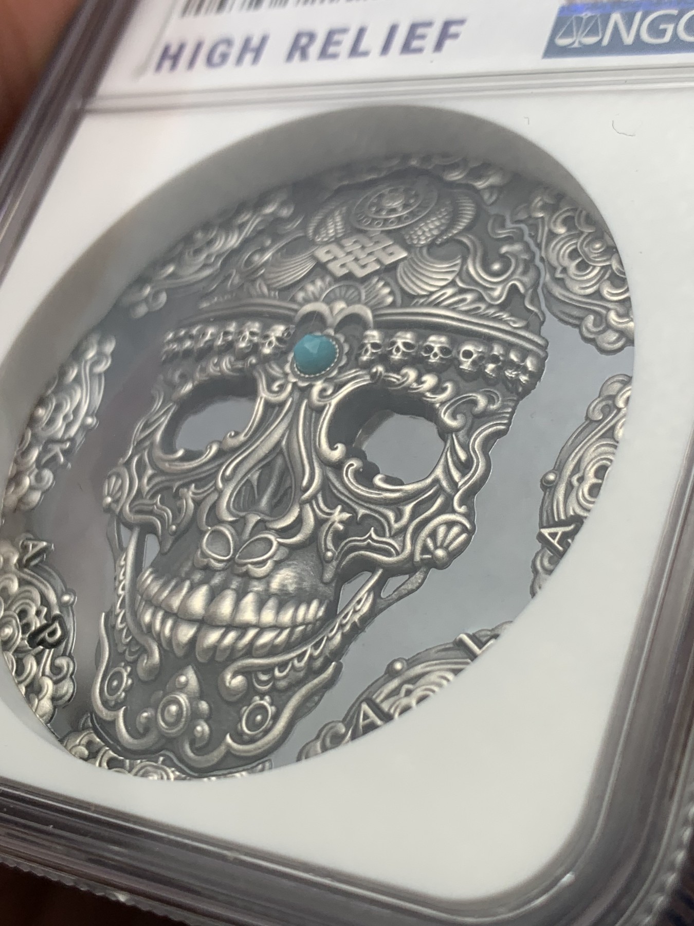 《竞宝斋》第246场-周日，周一 ，周二3场连拍 (全场包邮) NGC PF70 喀麦隆2018卡帕拉头盖镶嵌绿松石 2盎司 银币 091 高浮雕标 盒证齐全 镶嵌工艺 世界文化系列首枚 状态极好