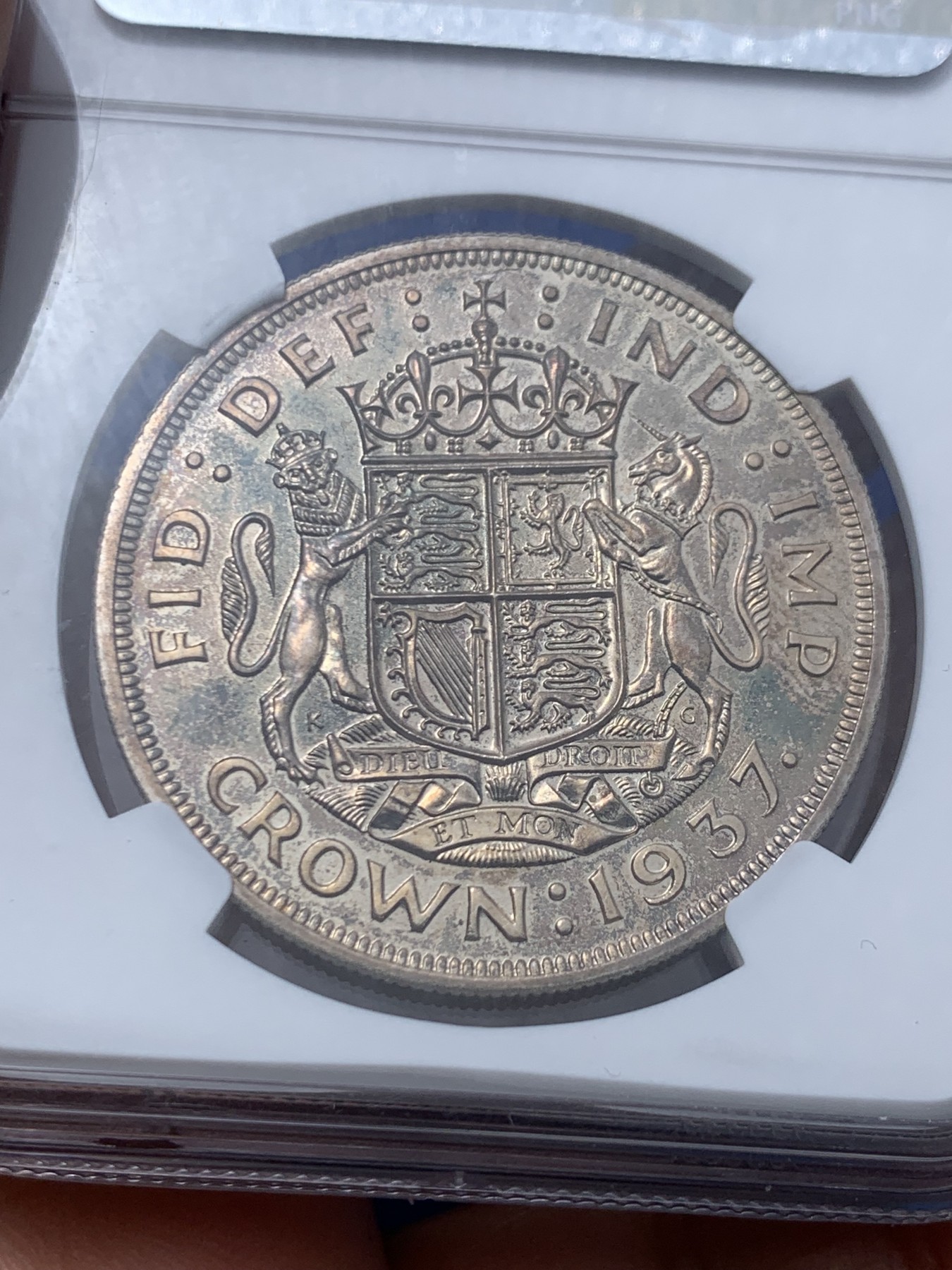 《竞宝斋》第246场-周日，周一 ，周二3场连拍 (全场包邮) NGC-PF64 英国1937年乔治六世登基1克朗精制银币，直径38.7mm，重28.2g，发行量2.6万枚。打制精美。