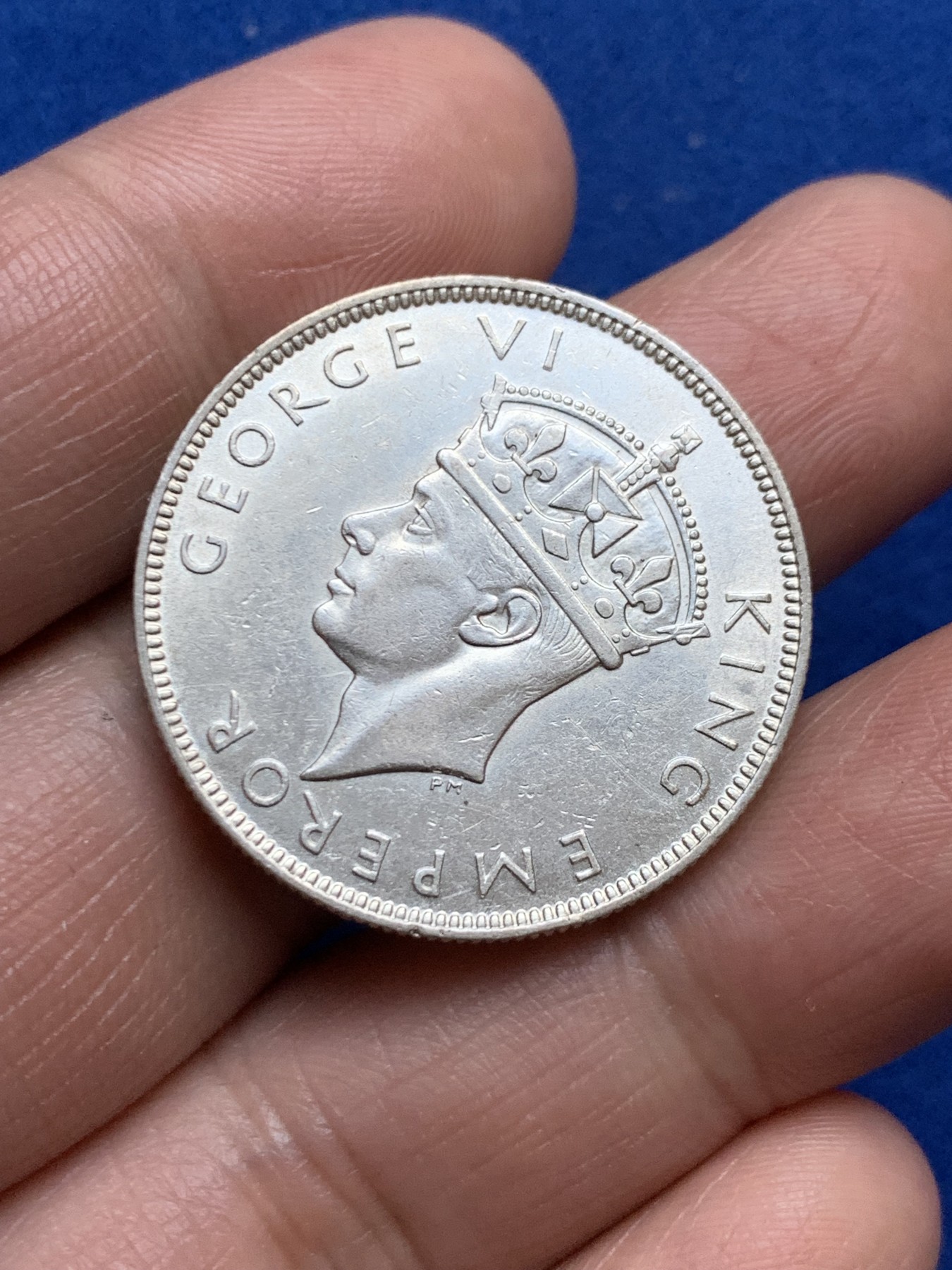 《竞宝斋》第246场-周日，周一 ，周二3场连拍 (全场包邮) 英属塞舌尔1939年乔治六世1卢比银币 底板带光 特年 发行9万