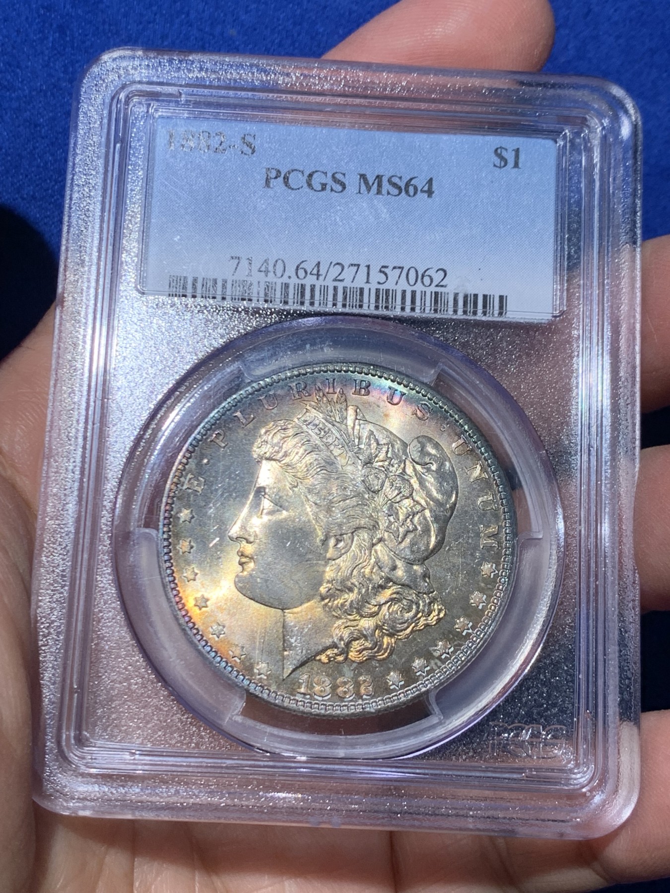 《竞宝斋》第246场-周日，周一 ，周二3场连拍 (全场包邮) NGC-MS64 美国1882年摩根银币S版，原汁原味五彩老包浆，包浆醇厚，打制精美，市场上比较稀少年份版本的摩根币，PC早期老盒严评无官网图。