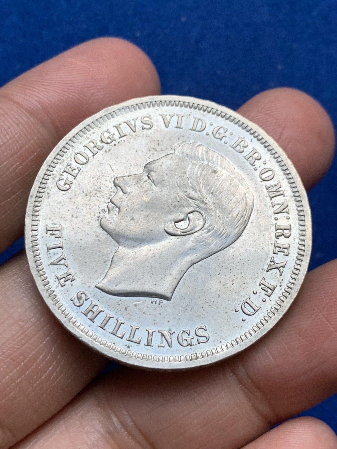 《竞宝斋》第246场-周日，周一 ，周二3场连拍 (全场包邮) 英国1951年乔六马剑克朗镍币 状态不错