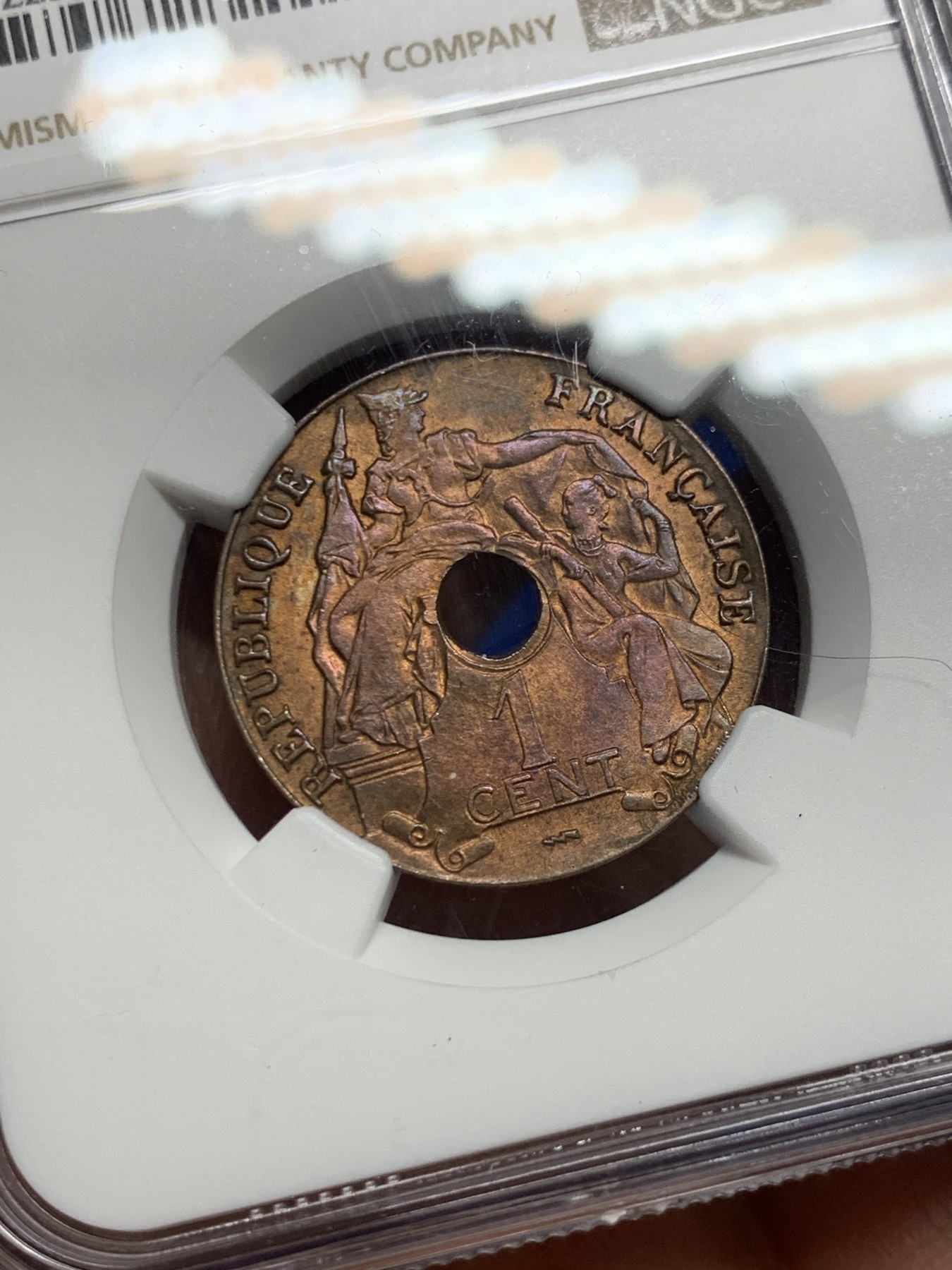 《竞宝斋》第246场-周日，周一 ，周二3场连拍 (全场包邮) NGC MS64RB 法属印支1923年百分之一 中孔铜币 THUNDERBOLT版