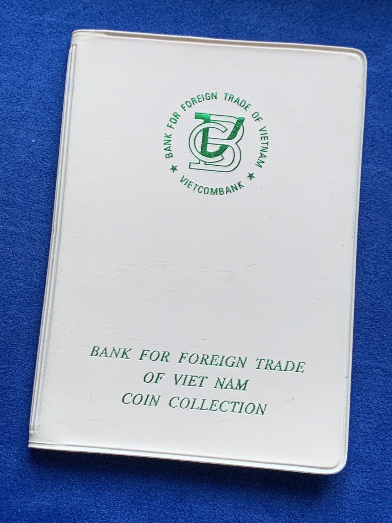 《竞宝斋》第246场-周日，周一 ，周二3场连拍 (全场包邮) 越南 7枚装 套币 比较少见的装帧方式 年份 状态 请见图