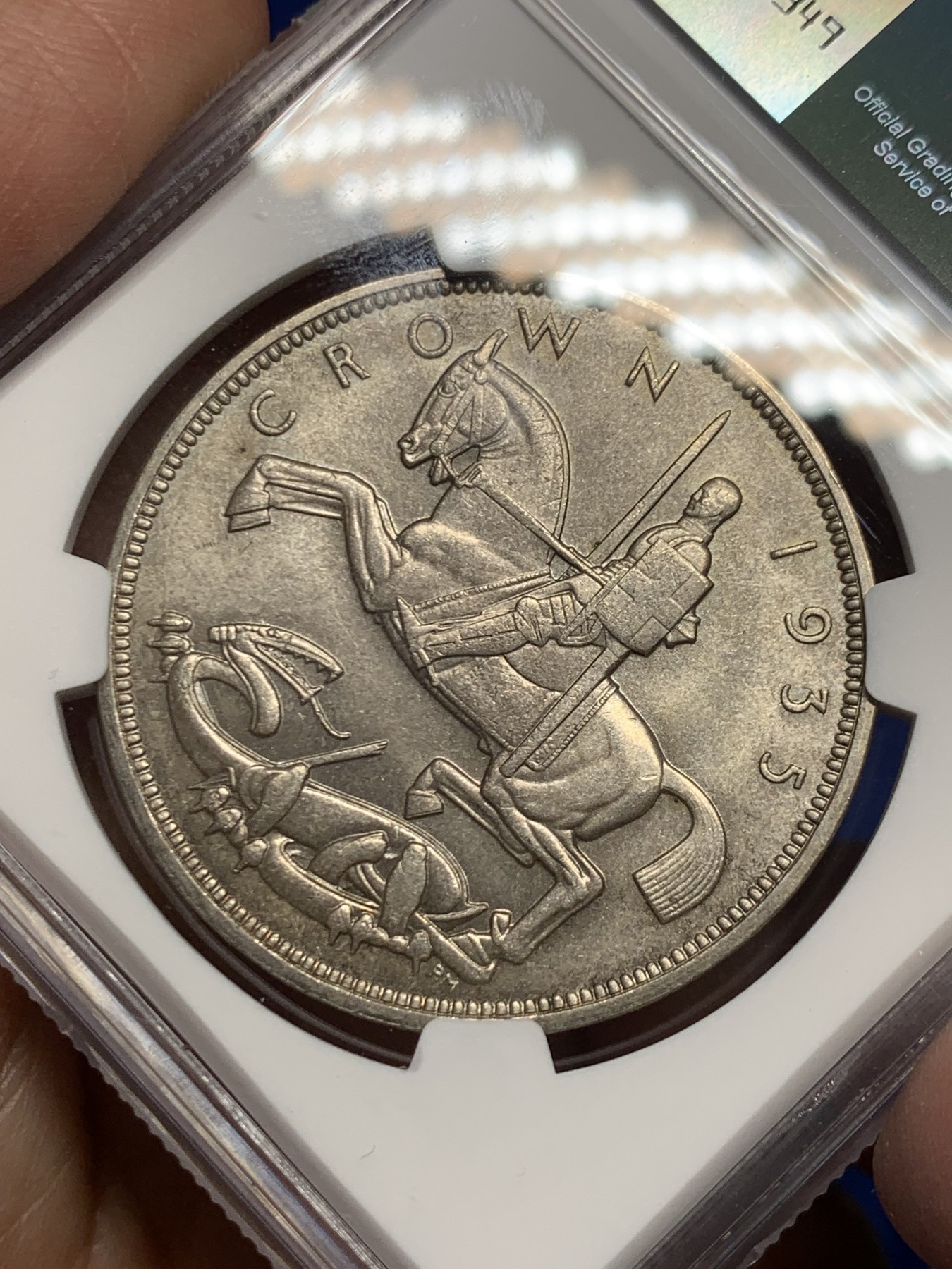 《竞宝斋》第246场-周日，周一 ，周二3场连拍 (全场包邮) NGC MS63 英国1935年乔治五世 木马克朗 经典木马剑 原始包浆 细节漂亮