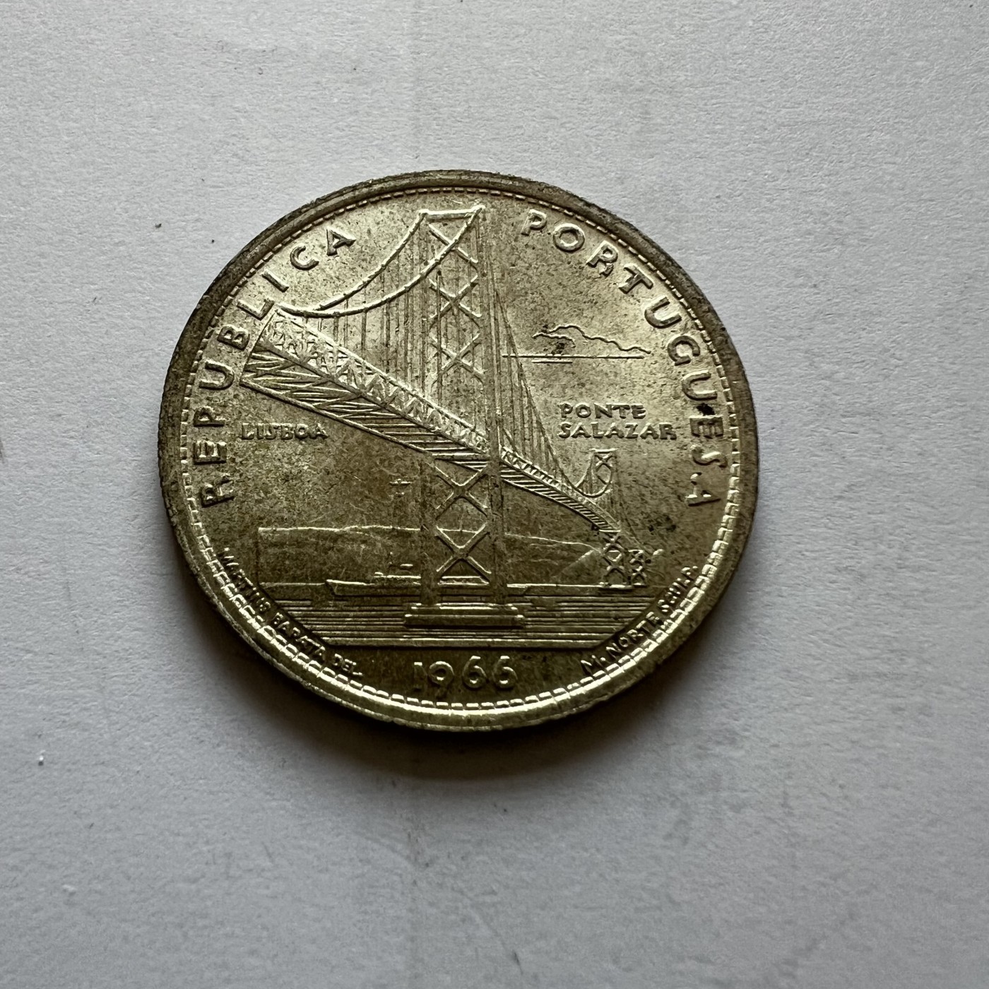 顺丰包邮 外国新银币 老银币 葡萄牙1966年萨拉查大桥纪念银币直径30毫米