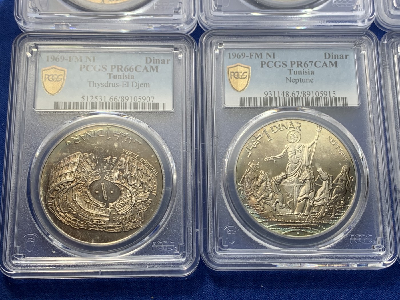《竞宝斋》第246场-周日，周一 ，周二3场连拍 (全场包邮) 10枚一组 突尼斯1969年古代文明10枚精制大银币全套，国外运回国原样送评，8枚入盒，2枚pvc，整体五彩包浆比较厚，导致分数偏低，币面无明显擦痕，不想折腾了，感兴趣的可以养护下再送，有惊喜。