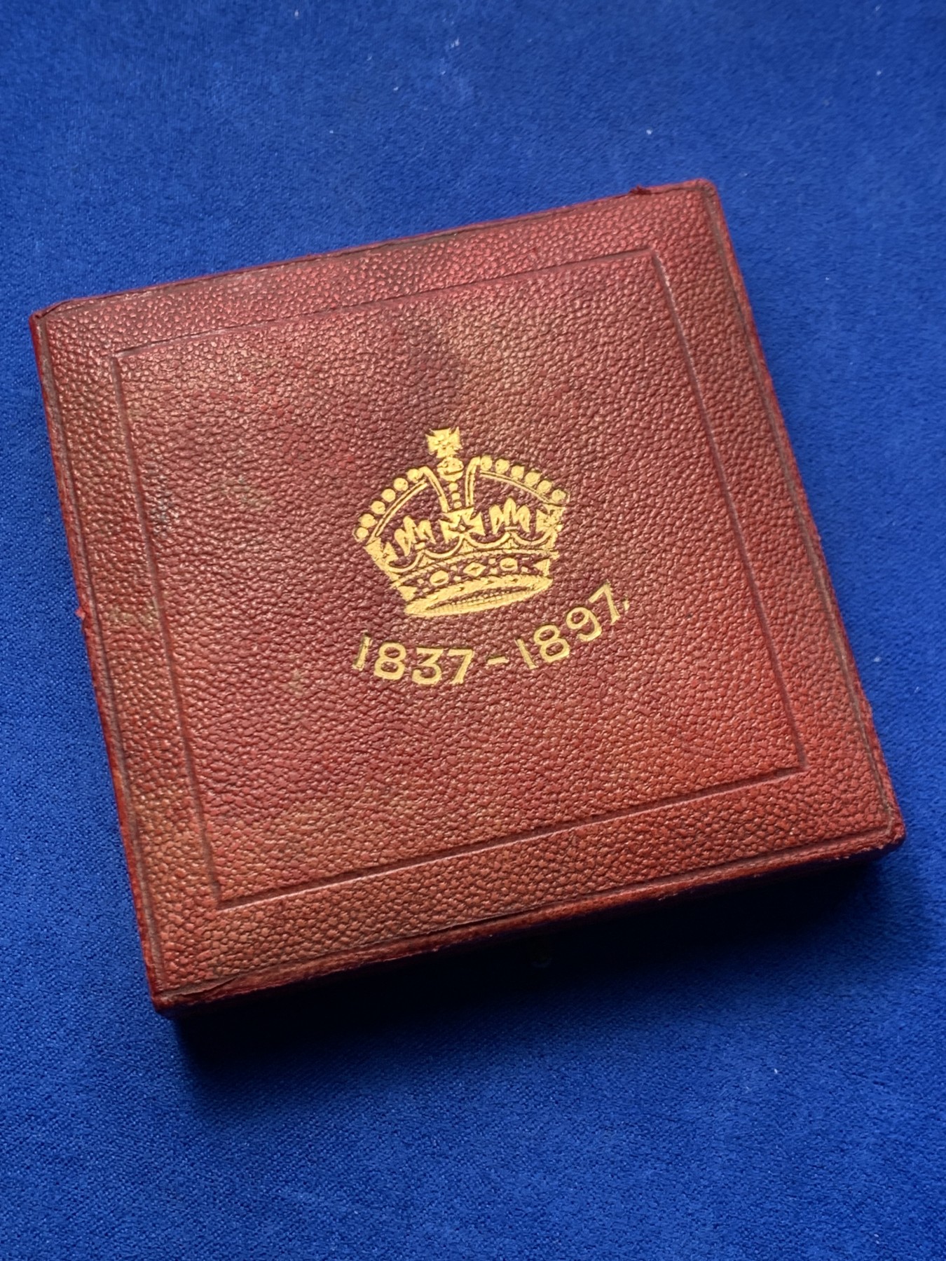 《竞宝斋》第246场-周日，周一 ，周二3场连拍 (全场包邮) 英国1897年维多利亚登基60周年纪年钻石禧年大铜章 好品带原盒 细节见图