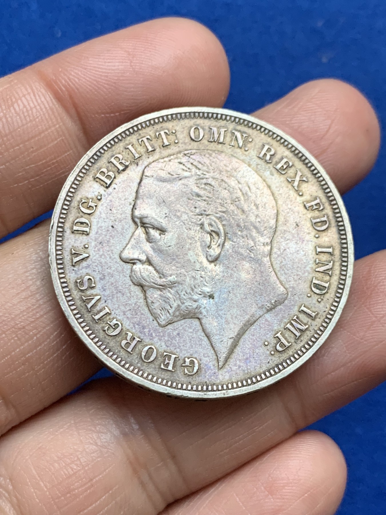 《竞宝斋》第246场-周日，周一 ，周二3场连拍 (全场包邮) 英国1935乔治五世木马剑1克朗银币 原味包浆