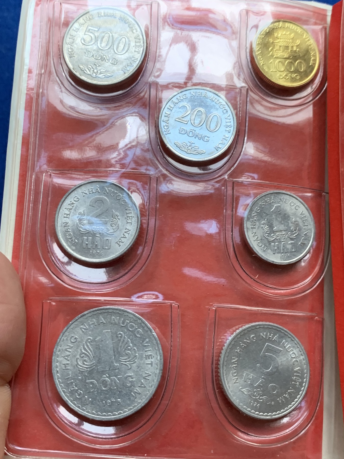 《竞宝斋》第246场-周日，周一 ，周二3场连拍 (全场包邮) 越南 7枚装 套币 比较少见的装帧方式 年份 状态 请见图