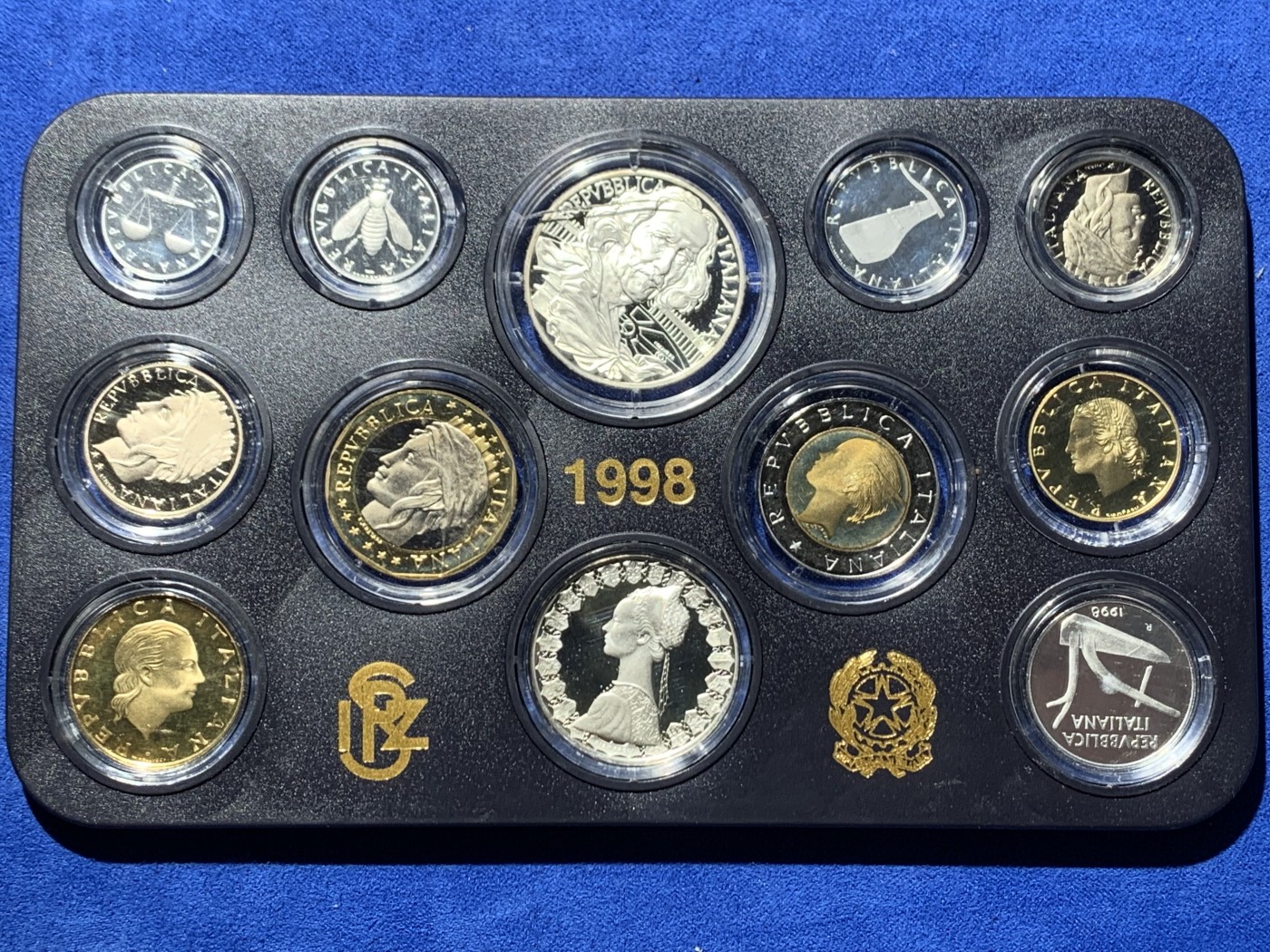 《竞宝斋》第246场-周日，周一 ，周二3场连拍 (全场包邮) 意大利1998年精制套币，贝尼尼纪念，设计精美大套，盒证全