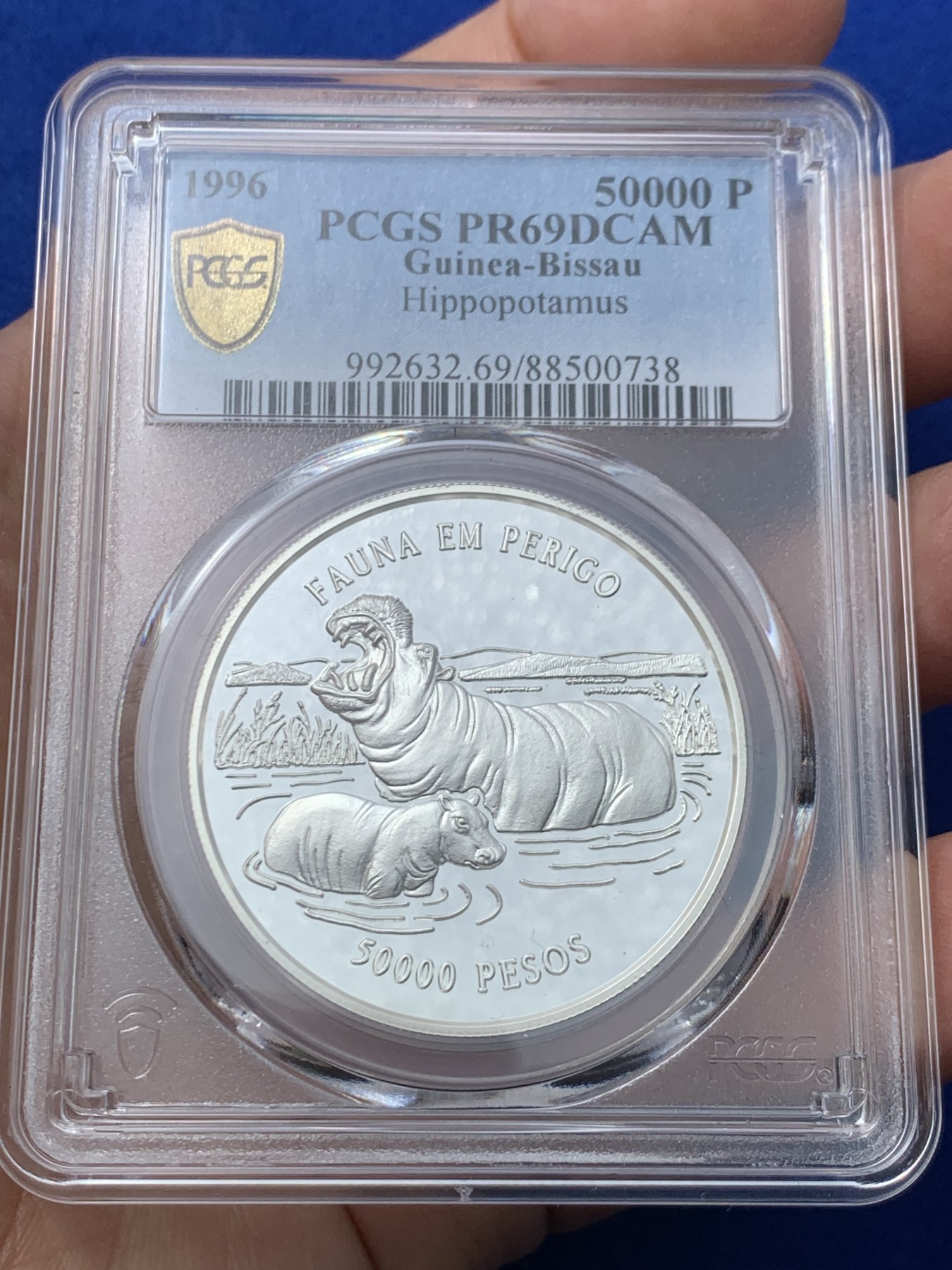 《竞宝斋》第246场-周日，周一 ，周二3场连拍 (全场包邮) PCGS金盾 PR69DCAM 几内亚比绍1996年河马5万比索精制大银币，冠军分，925银，直径38.5mm，重量31.47g