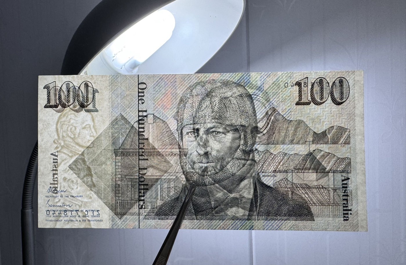 收藏联盟Quantum Auction 第330期拍卖  澳大利亚1984-92年100元 品相全新UNC 毛线帽 道格拉斯.莫森爵士 