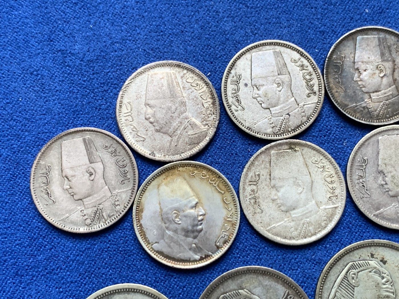 《竞宝斋》第246场-周日，周一 ，周二3场连拍 (全场包邮) 埃及早期银币共13枚：法乌德和法鲁克2皮阿斯特银币9枚+狮身人面像10皮阿斯特银币1枚+狮身人面像5皮阿斯特银币3枚 个别品相不错的