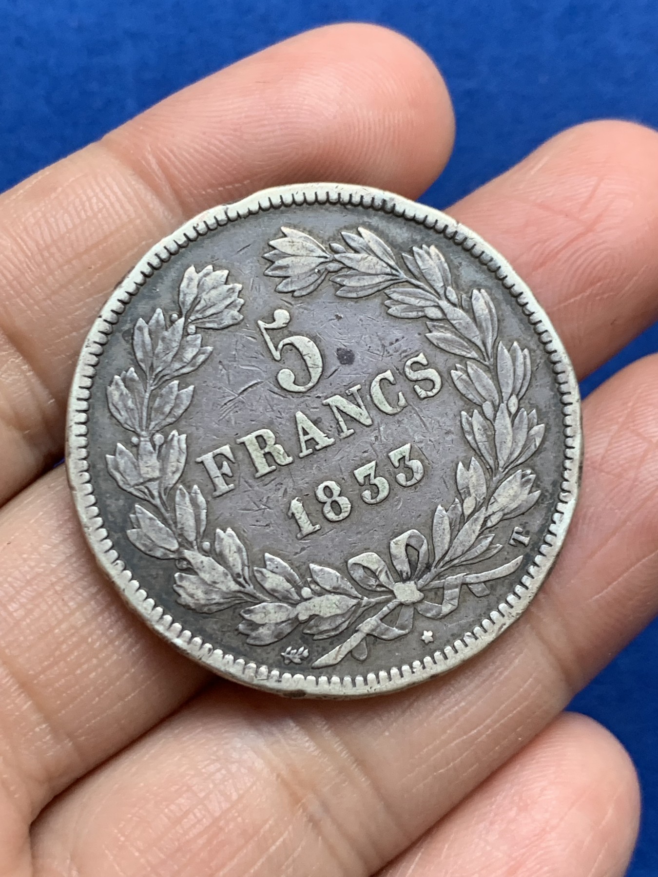 《竞宝斋》第246场-周日，周一 ，周二3场连拍 (全场包邮) 法国1833年菲利普一世5法郎银币 稍加T版 细节见图