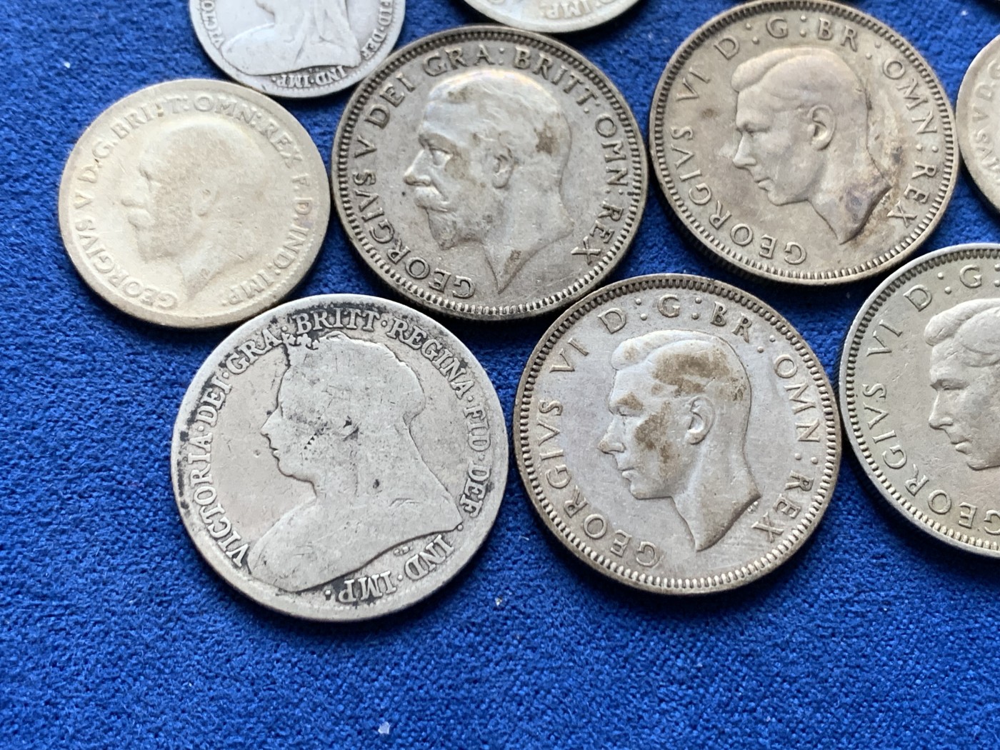 《竞宝斋》第246场-周日，周一 ，周二3场连拍 (全场包邮) 11枚一组 英国散币 先令5枚（银4枚）6便士5枚 维多利亚3便士1枚