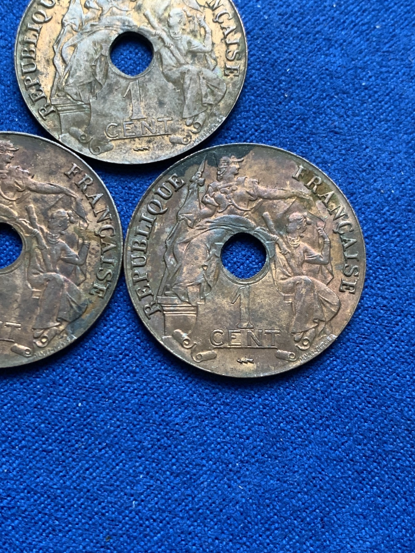 《竞宝斋》第246场-周日，周一 ，周二3场连拍 (全场包邮) 3枚一组 法属印支1923年百分之一铜币