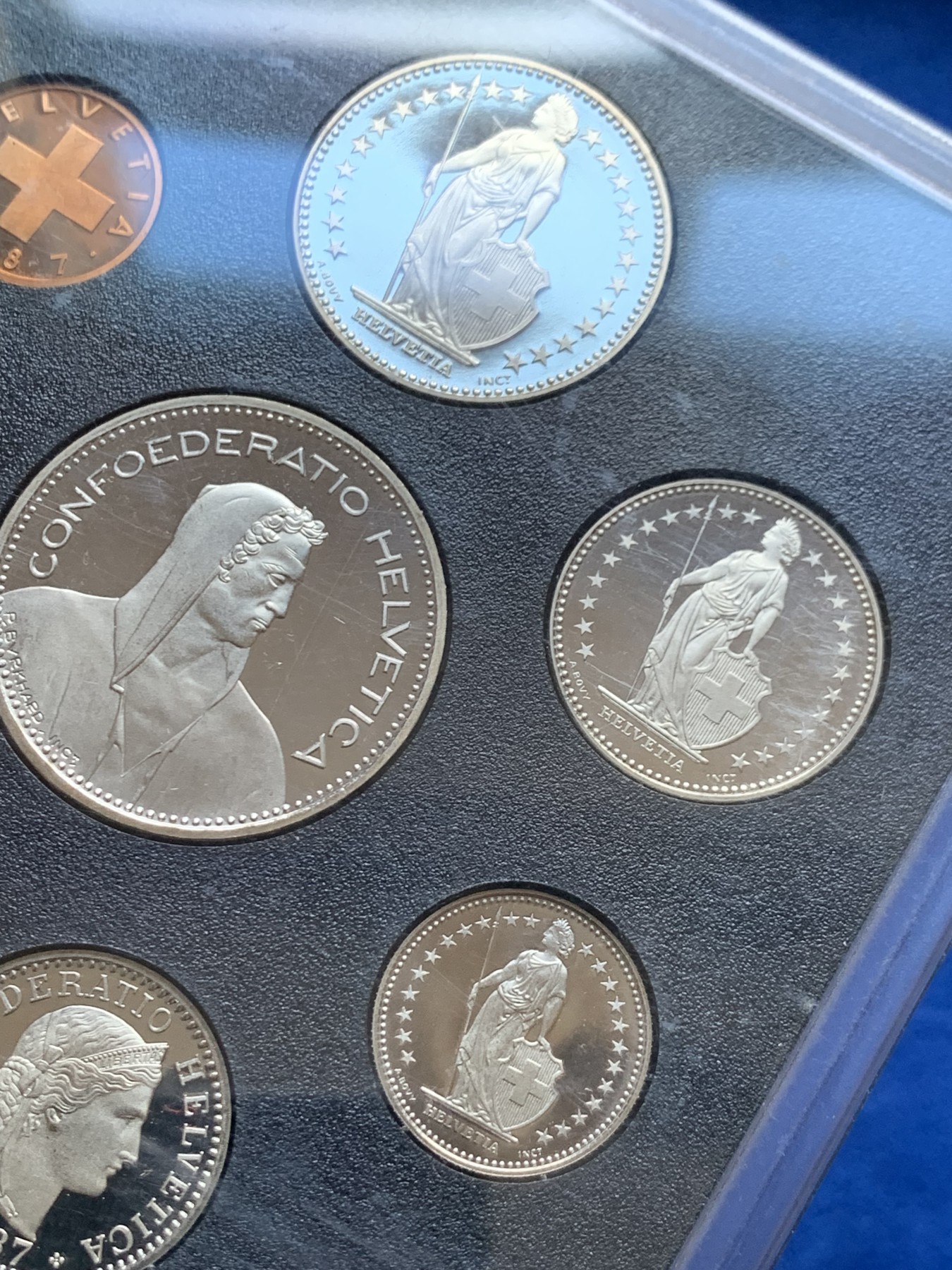 《竞宝斋》第246场-周日，周一 ，周二3场连拍 (全场包邮) 全新PL 瑞士联邦 伯尔尼造币厂1987-B 精制法郎套币