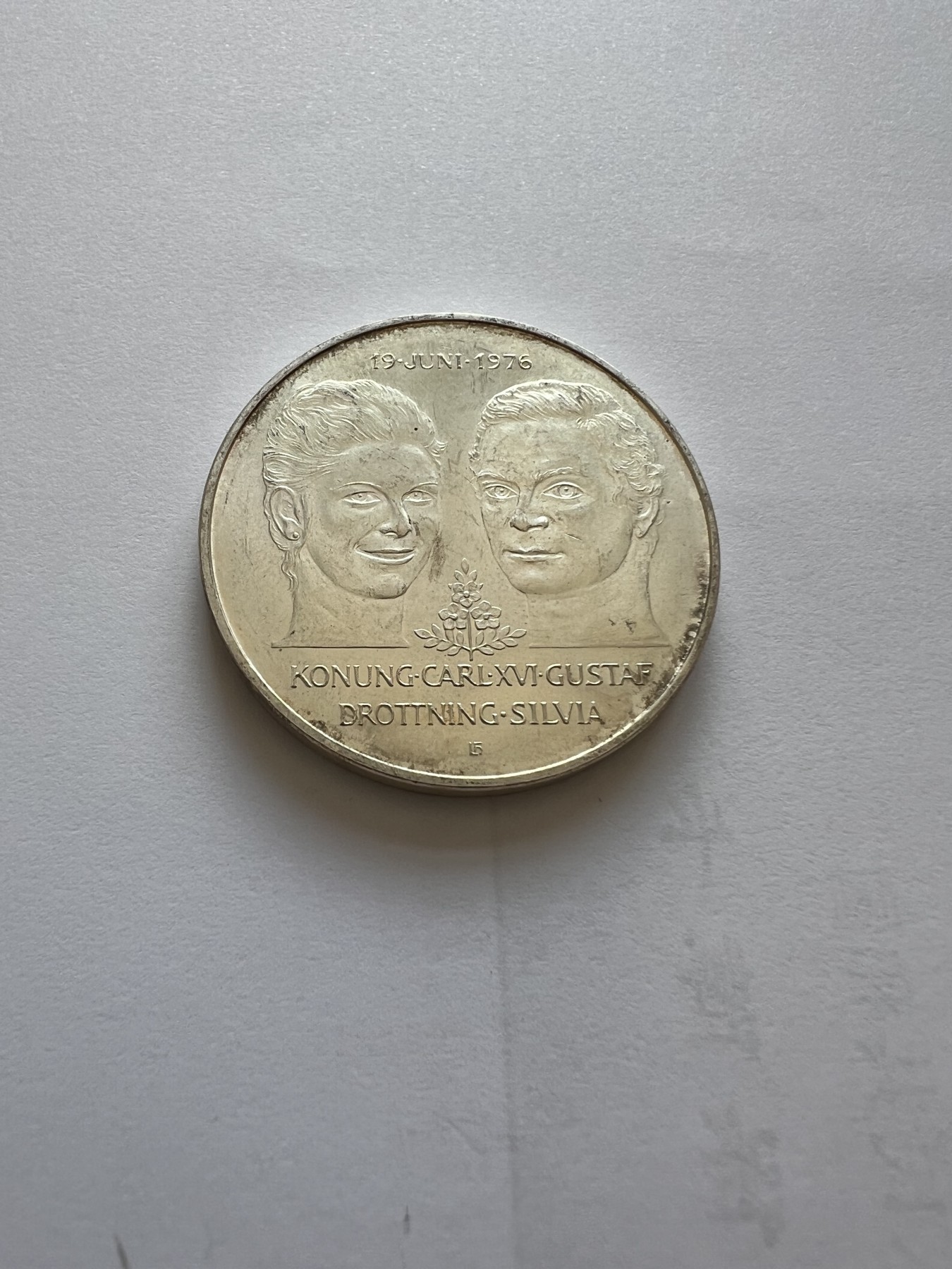 顺丰包邮 外国新银币 老银币 好品瑞典1976年皇室大婚50克朗纪念银币