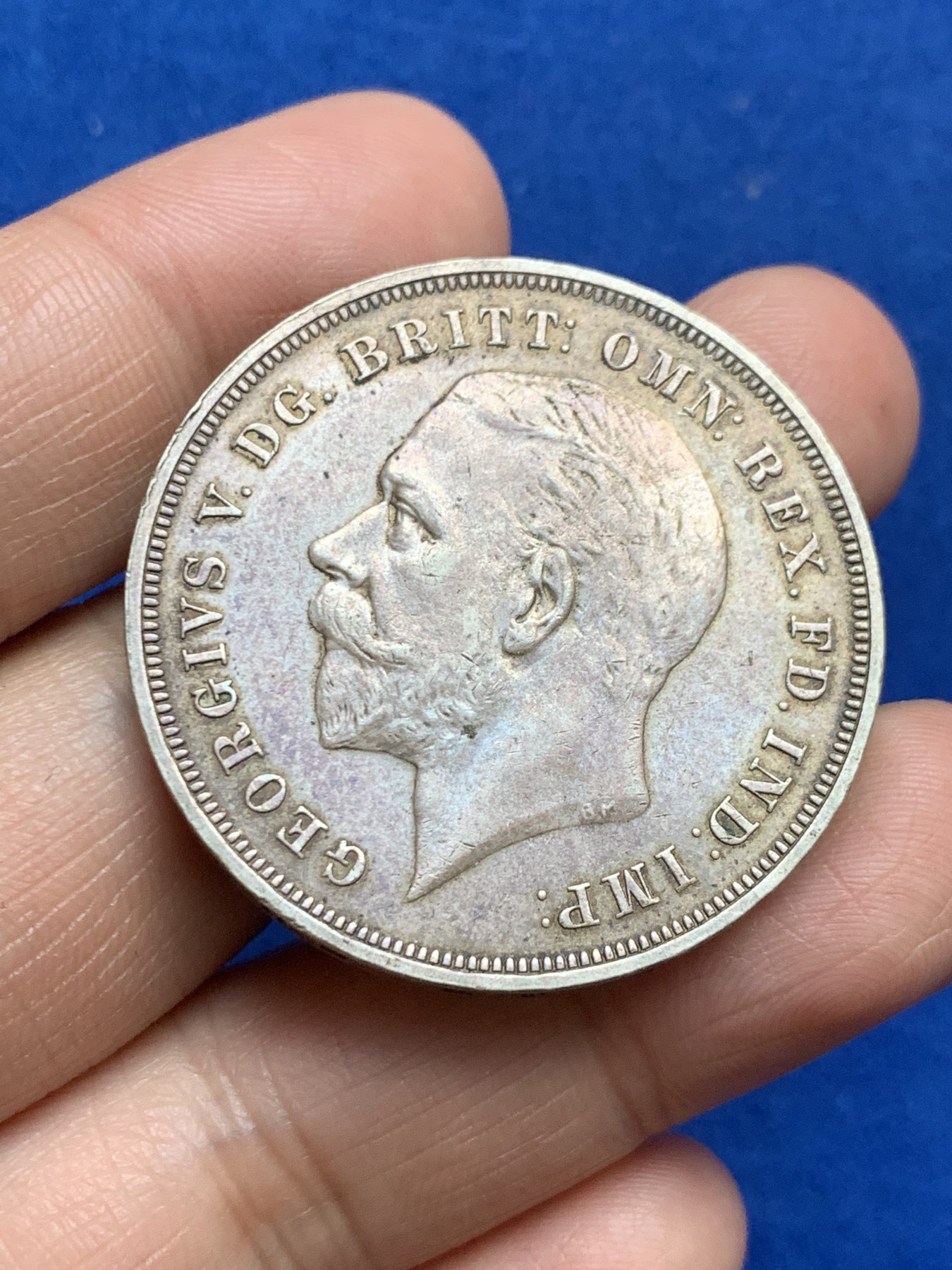 《竞宝斋》第246场-周日，周一 ，周二3场连拍 (全场包邮) 英国1935乔治五世木马剑1克朗银币 原味包浆