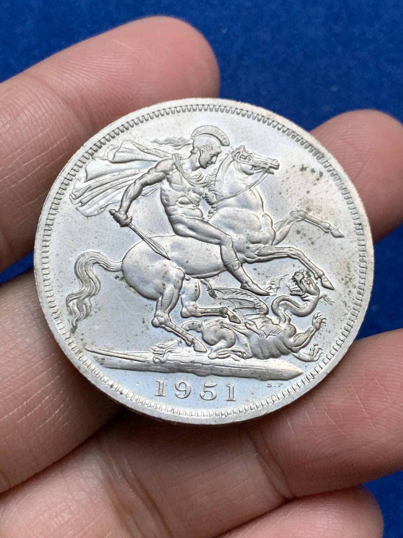 《竞宝斋》第246场-周日，周一 ，周二3场连拍 (全场包邮) 英国1951年乔六马剑克朗镍币 状态不错