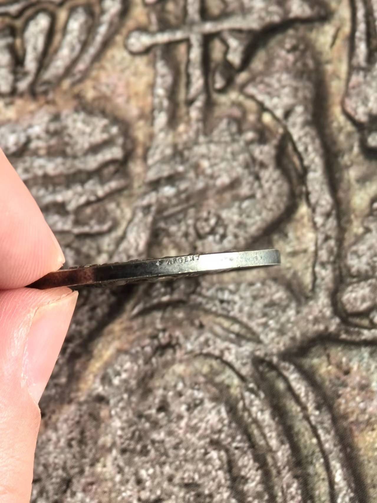 外国币章第二十一期（龙年首期） 1874年法国彩光婚章，33mm16g，蜜蜂边铭
