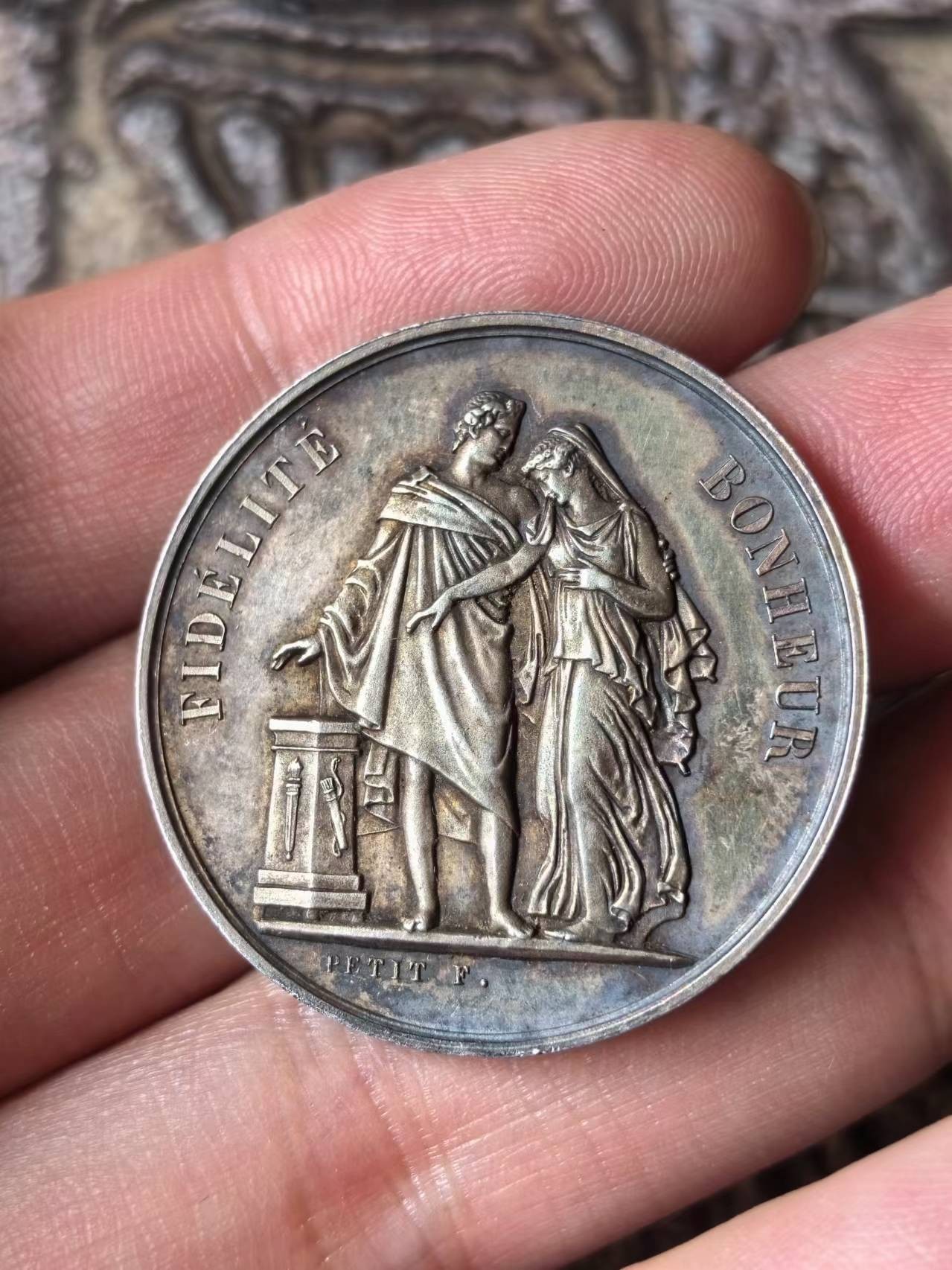 外国币章第二十一期（龙年首期） 1874年法国彩光婚章，33mm16g，蜜蜂边铭