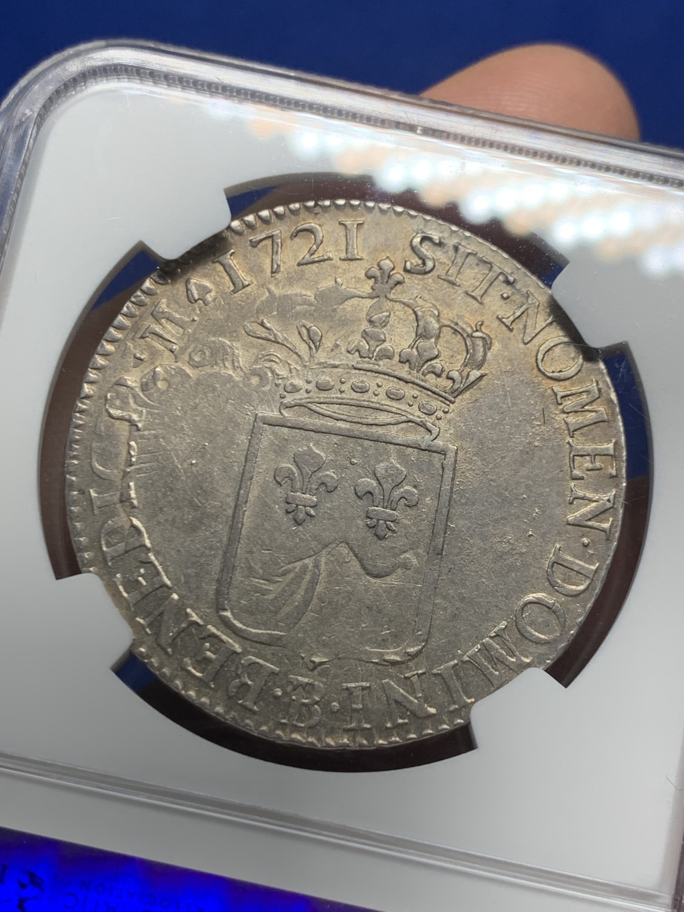 《竞宝斋》第246场-周日，周一 ，周二3场连拍 (全场包邮) 唯一冠军分 NGC AU58 法国 1721 路易十五 少年版 1埃居 大银币 少见B厂 双面深打 背面币胚人像可见 P62分2万成交