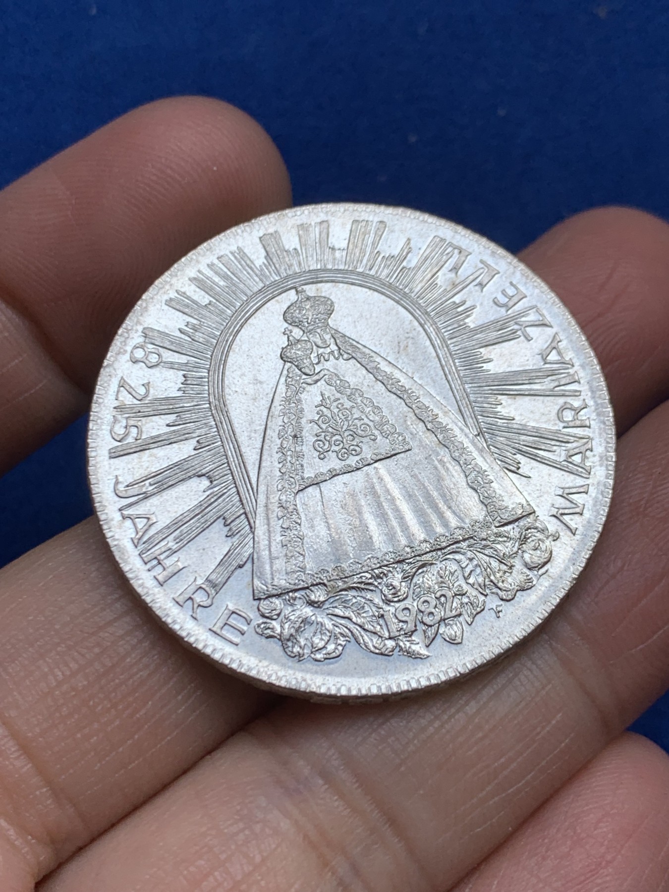 《竞宝斋》第246场-周日，周一 ，周二3场连拍 (全场包邮) 奥地利1982年圣母抱婴500先令银币