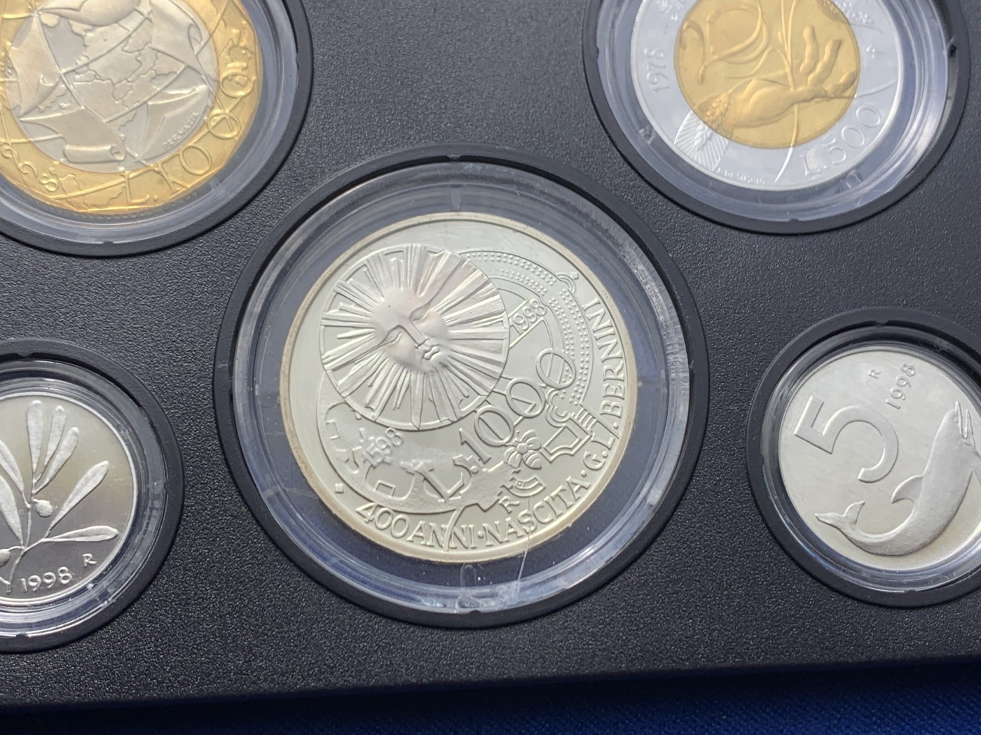 《竞宝斋》第246场-周日，周一 ，周二3场连拍 (全场包邮) 意大利1998年精制套币，贝尼尼纪念，设计精美大套，盒证全