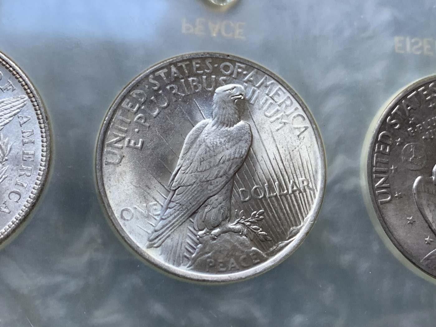 《竞宝斋》第246场-周日，周一 ，周二3场连拍 (全场包邮) 美国卡套套币3枚套，少见！含1882年摩根银币，1922年和平鸽银币，3枚都带光，喜欢的不要错过了