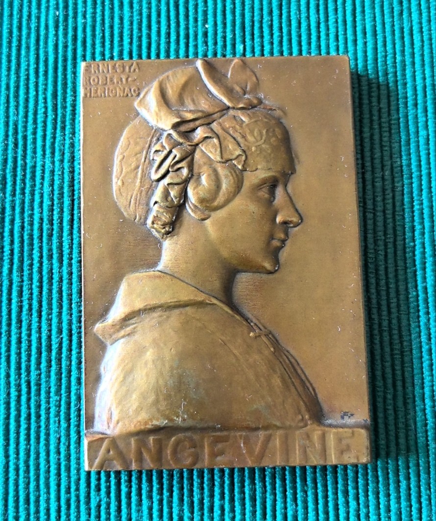 外国币章第二十一期（龙年首期） 法国民俗少女铜章63x42mm106g