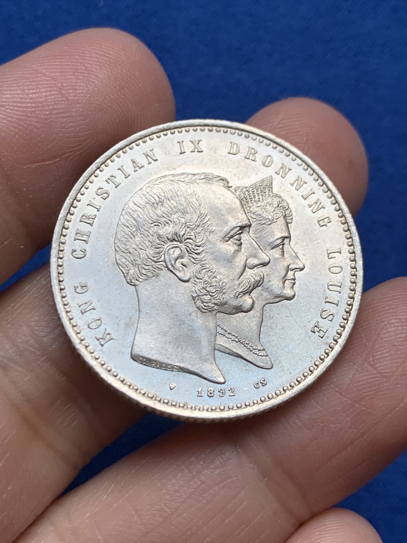 《竞宝斋》第246场-周日，周一 ，周二3场连拍 (全场包邮) UNC品 丹麦1892年2克朗银币