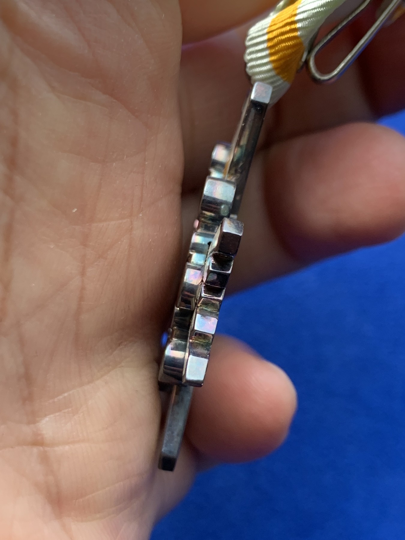 《竞宝斋》第246场-周日，周一 ，周二3场连拍 (全场包邮) 日本新五等瑞宝章 盒子保存得非常好 七宝烧也保存得非常完整