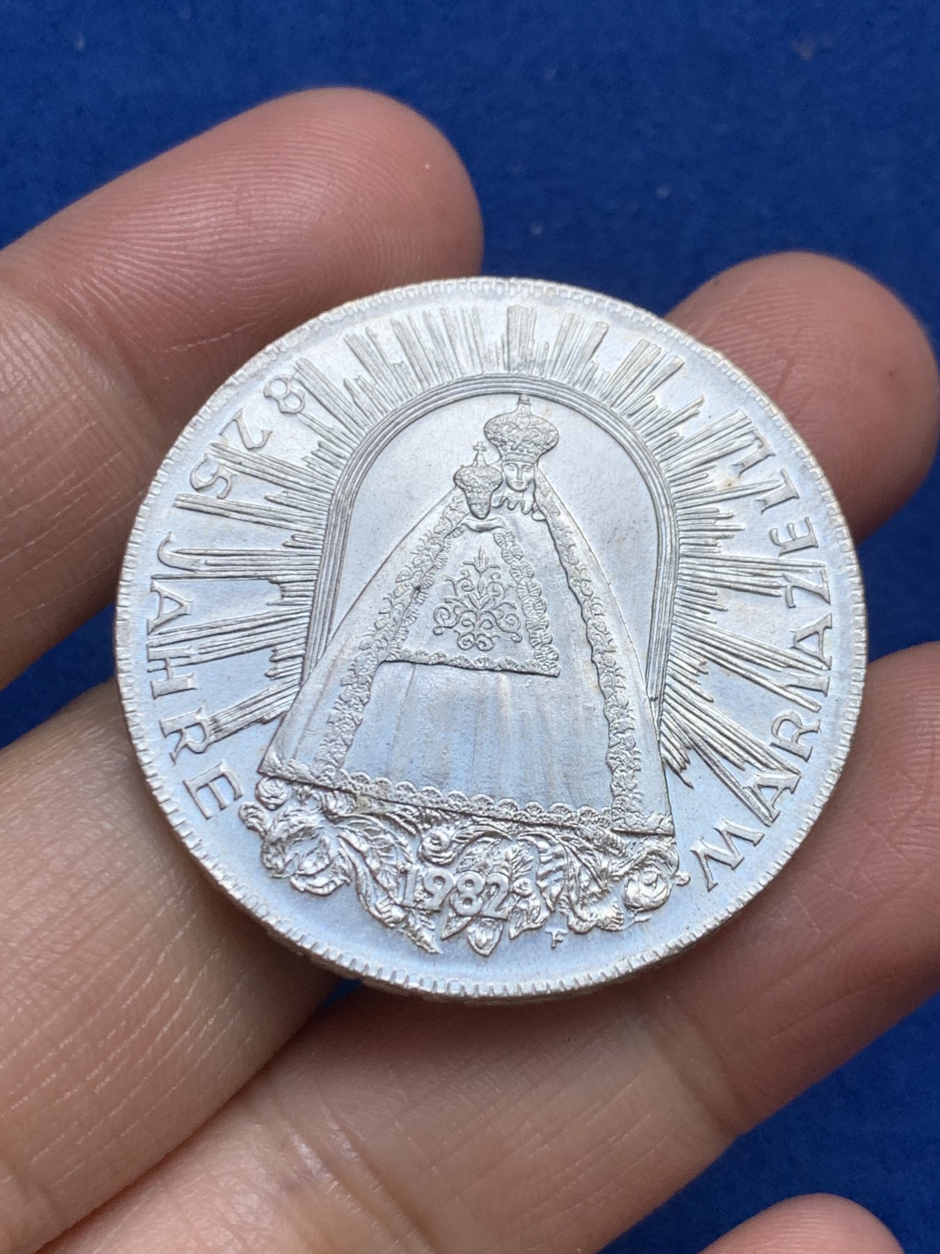 《竞宝斋》第246场-周日，周一 ，周二3场连拍 (全场包邮) 奥地利1982年圣母抱婴500先令银币