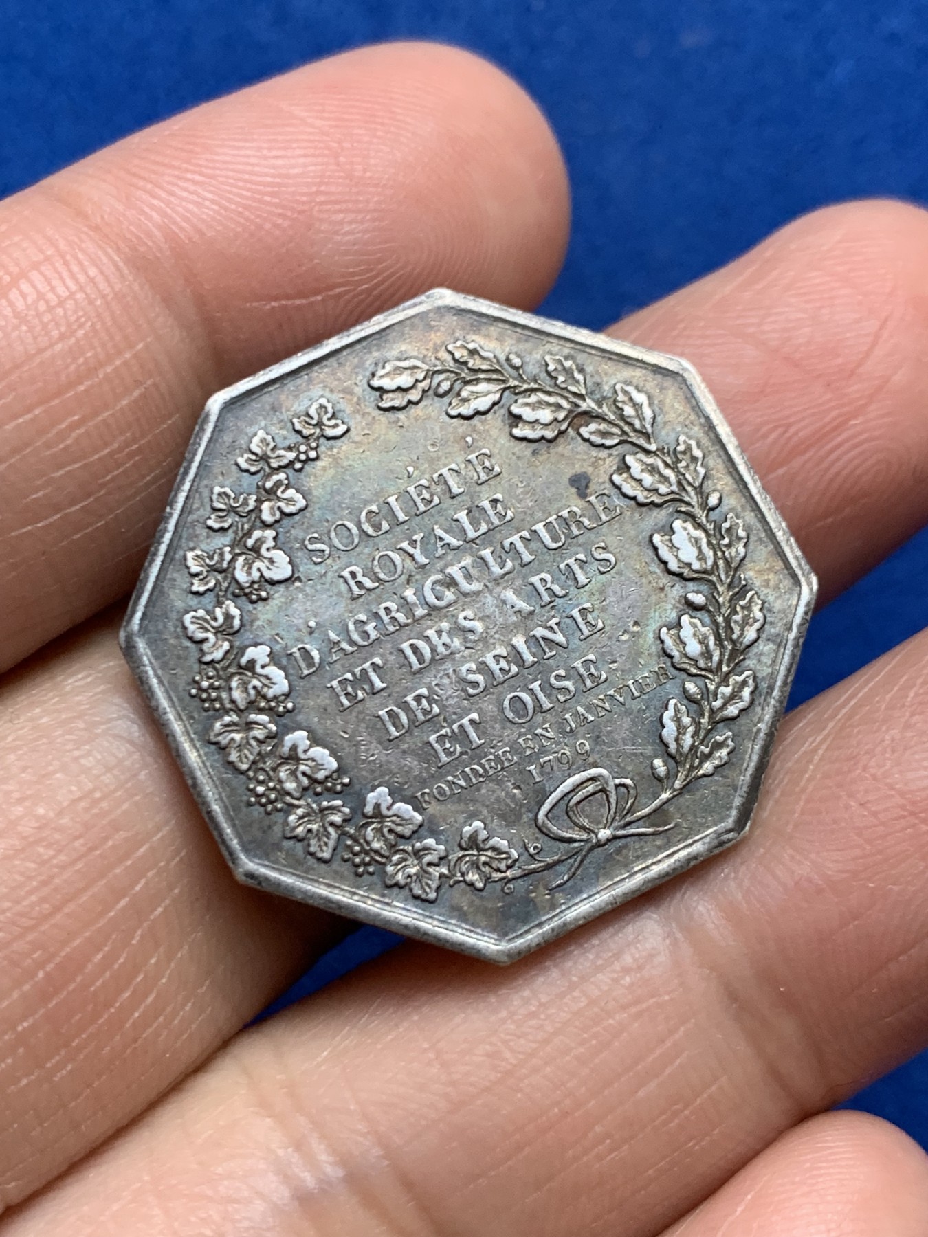 《竞宝斋》第246场-周日，周一 ，周二3场连拍 (全场包邮) 法国1845-1860农业部银质八角代币 10.7克 29mm 手指边铭 银标 早期品种