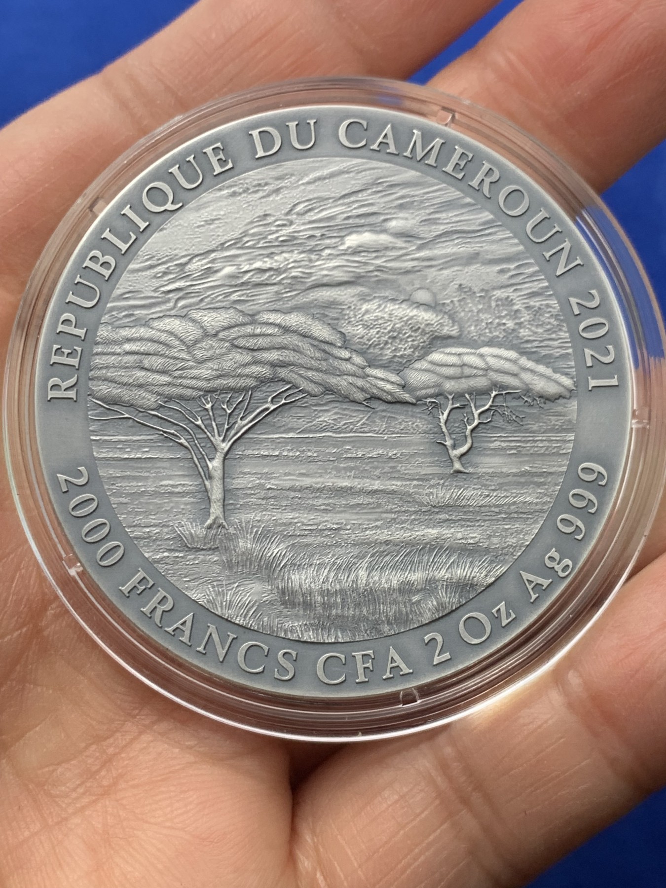 《竞宝斋》第246场-周日，周一 ，周二3场连拍 (全场包邮) 喀麦隆2021年2000中非法郎 山地猩猩2盎司高浮雕银币 发行500枚 雕刻精美 盒证全 62.2克 999银